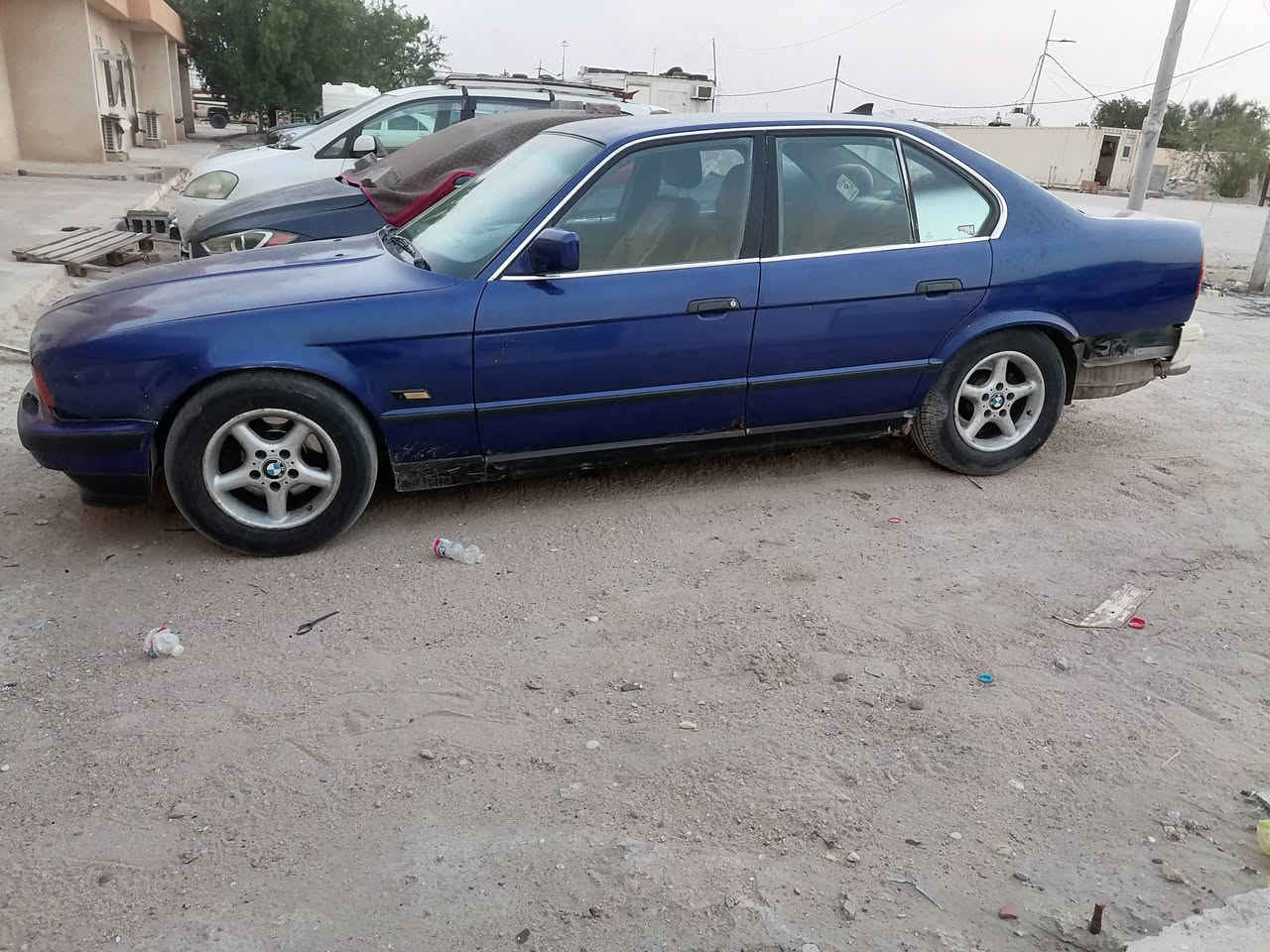 السلام عليكم أقره تفاصيل زين يا غالي بي ام 525موديل 90رقم البصرة مسكر فانوس اوتو سنويه ل31 سياره  نقصه دعاميه خلفيه  تبريد شغال حداديه تعبانه كهربائيات غرفه حلوه مكاني البصرة عارضه 35بيه مجال الشراي *********** بسمي
