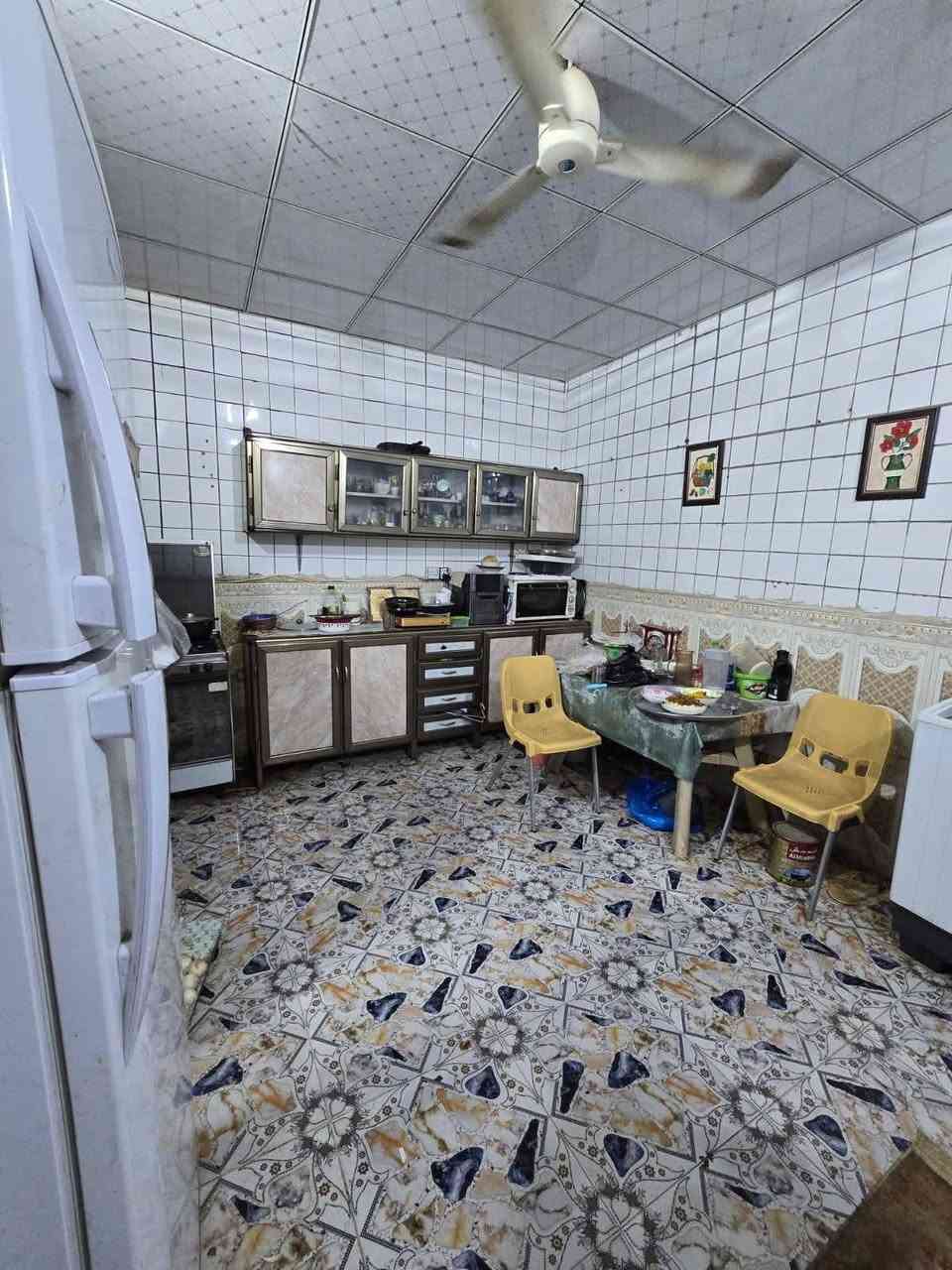 للبيع

بيت ٢٠٠م طابق ونص

بناء نظيف ترميم جديد

سعر ١٨٥ بيه مجال

يقع في حي العسكري

قرب مدرسة صناديد.

داخل فرع عرض ٨م

يحتوي طابق الأول على؛ غرفه وصاله ومطبخ وصحيات داخليه وخارجيه واستقبال وكراج سياره

طابق ثاني غرفتين وصحيات مع مخزن

حاليا فارغ جاهز للسكن

موبايل للاستفسار ***********
