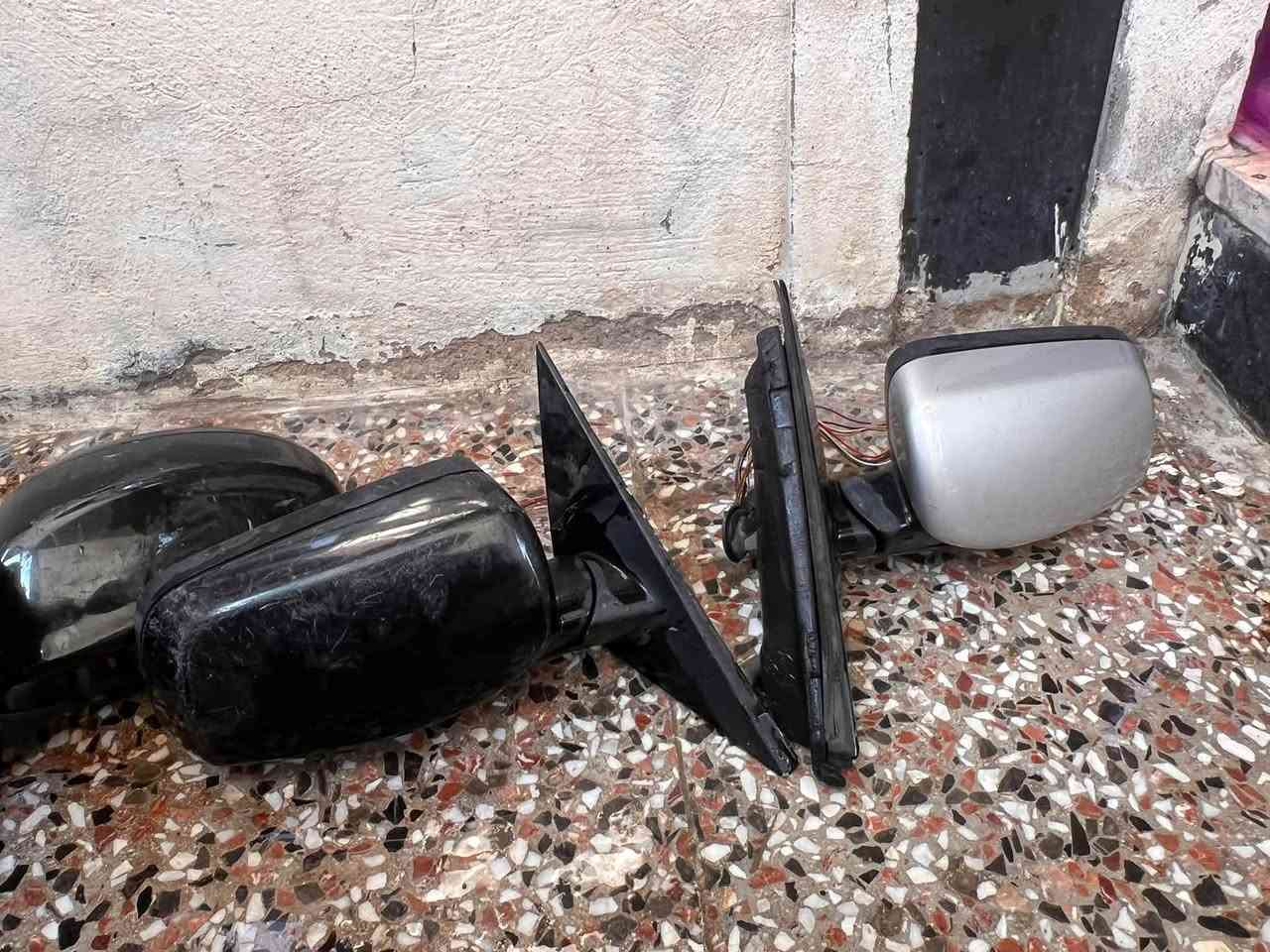 زوج مري e 90 شفط
زوج مري e60 شفط 
زوج مري x3 شفط 
وتك مرايه x1 حديث 
سعر الزوج50 الف فقط 
مكاني بغداد 
***********
