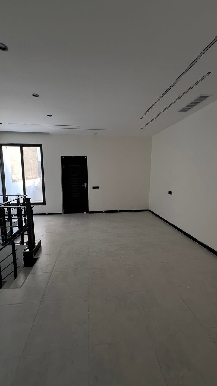 120 متر طريق بغداد - مقابل جامع الفتح 🔔

نوع العقار : طابو ملك صرف ⚖️ 

المساحة : 120 متر الواجهه 6 

بناء زيرو حديث الموصفات شارع عريض 15 متر

نظام دكت - مغربي - نوافذ المنيوم - غاز - كاميرات⭐️

يحتوي 

كراج - حديقة - استقبال - هول - مطبخ - 3 غرف نوم - صحيات 

••••••••••••••••••••••••••••••••••••
للسعر والتفاصيل علق بـ تم او السعر يصلك عبر الخاص تلقائياً⭐️
••••••••••••••••••••••••••••••••••••

او زيارتنا عقارات الذهب كركوك حي الواسطي شارع مول زياد مقابل ستائر ايلاف 

عقارات الذهب 🏡

تأسس :2004

بأشراف كادر قانوني متخصص في مجال العقار 👨‍💼⚖️

نستقبل كافة العروض الطابو ملك صرف فقط 

ارقام المكتب 
***********
***********
***********
