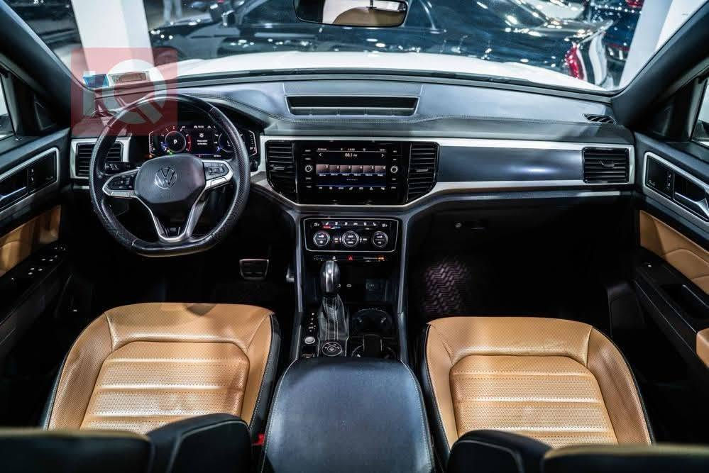 SEL Premium R-Line 2023 V6
ماشيه 58 الف ميل 
بجم امامي وخلفي كبس 
قطعتين صبغ ( البابين السكن) وشيه pdr
1V2FE2CA7PC203504
السياره مابيها نقص 
بيها كتاب تظليل مغلفة عزل حراري 
سعر 28،500 دولار 
السياره مرقمة اربيل وموجوده بالربيل 
للتواصل ***********@
