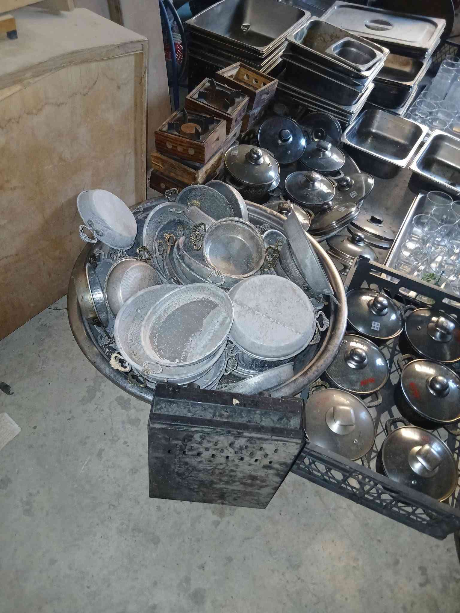 اغراض مطعم البيع العنوان بغداد حي نصر ***********
