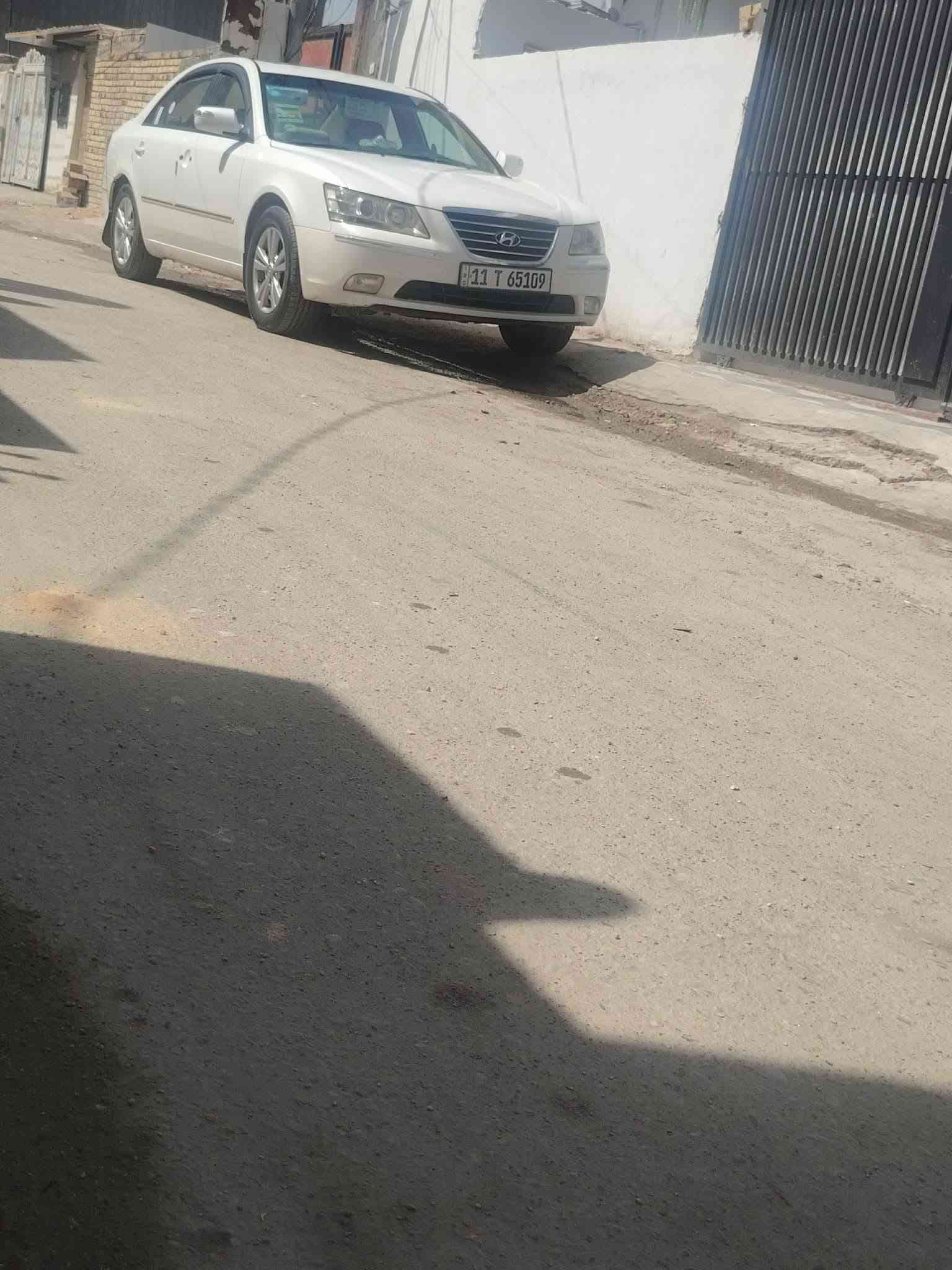 سلام عليكم شباب هاي سياره مكصوصه صندوك وهذوله ناس قفاصه يبيعه ألم كفاله ورها من تريد  ترجعها يكصون من فلوسك  ناس 56 عدهم سيارتين اوبامه وسوناته

نص مكتوب في الصور:
- المنشورات
- كروب سوناتا العراق
- علي المهندس
- سلام عليكم سوناته البيع موديل 11 خليجي بيه شخط بين الجاملغ والباب فقط بدون دواخل شواصي الغود حوض تكم قماره كلهن كفاله عامه مكينه 2400دوش لاتبخير ولاتنقيص كير مكينه حداديه تخم تاير تبريد كله جديد رقم بغداد نكليزي بسمي سنويه 2030السعر 99وبييه مجال بسيط
- مكان حله مركز المدينه
- للاستفسار***********