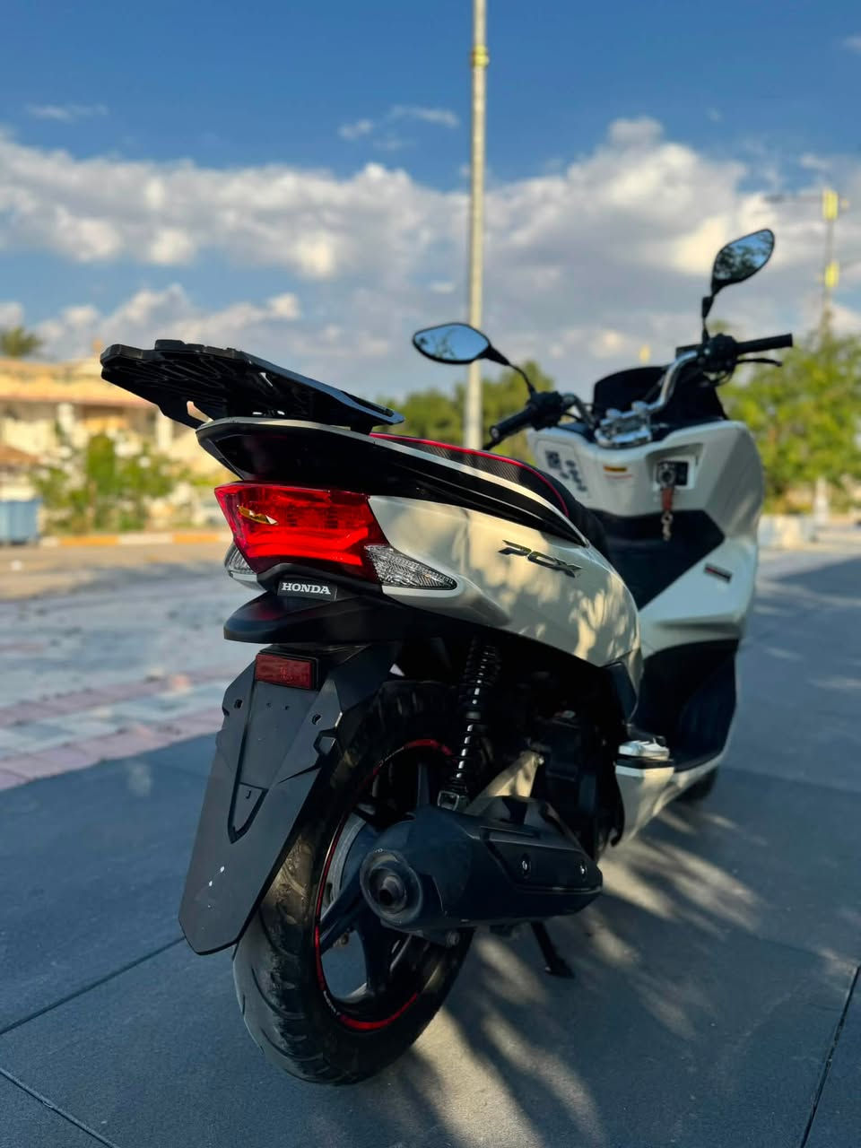 Pcx جيل ثاني مفتوحه كازكيت فقط فول شلعه معدل نعومه سعر ١٨٠٠ بيها مجال مكان كوت ***********
