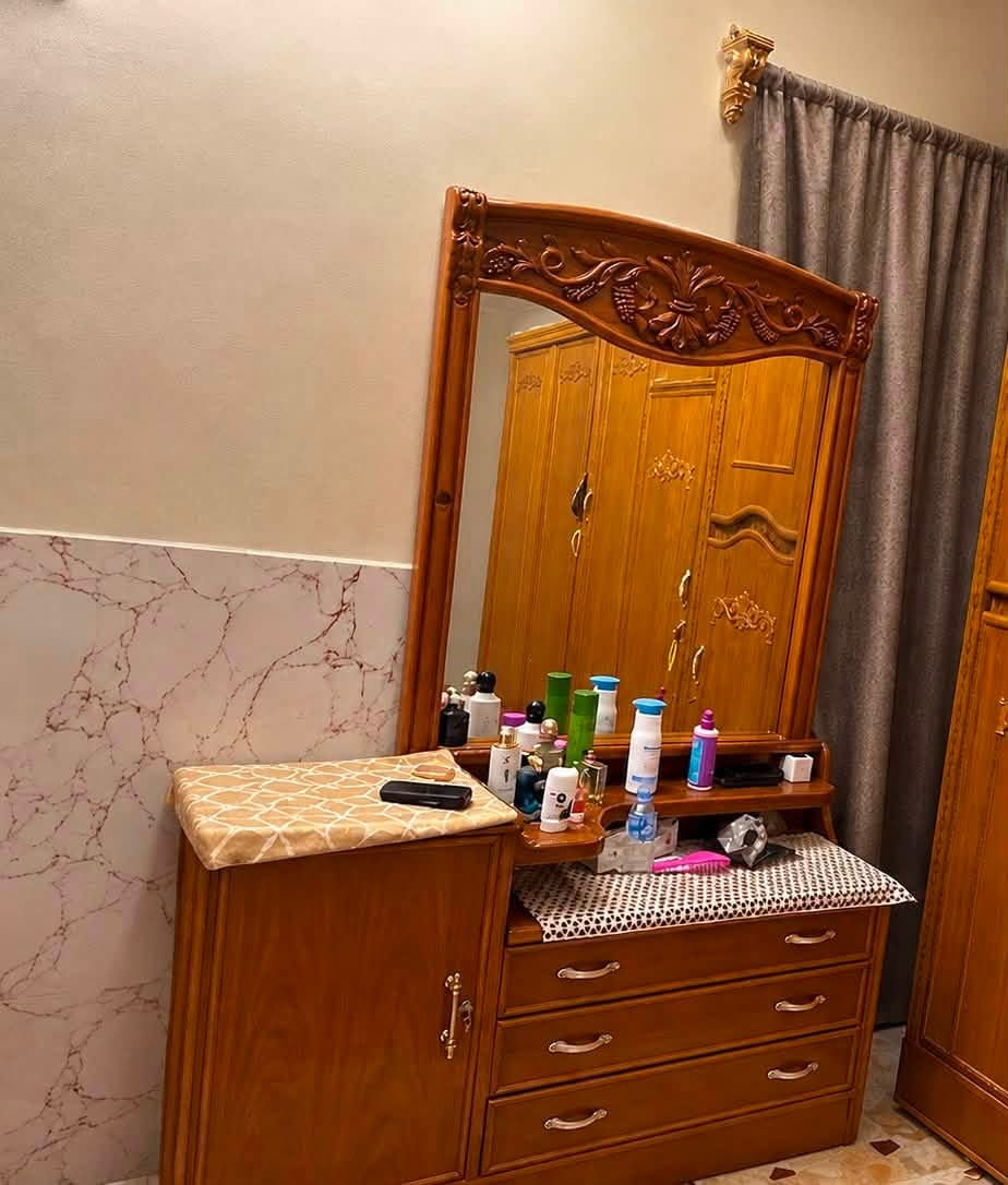كنتور خشب صاج عراقي درجه ثانيه بعده جديد سعره 500 وبي مجال ++ ميز امرايه خشب صاج درجه أولى سعره 150 وبي مجال
مكاني الرمادي 
تواصل ***********
