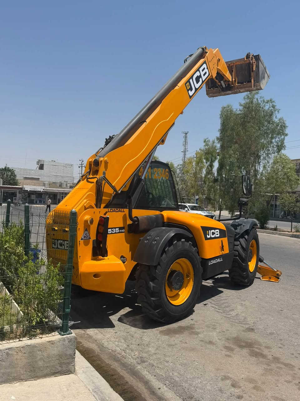 JCB
2010 ره قه م سنه وي اربيل 
تايرات جديد ٢٥ 
***********

نص مكتوب في الصور:
- ***********