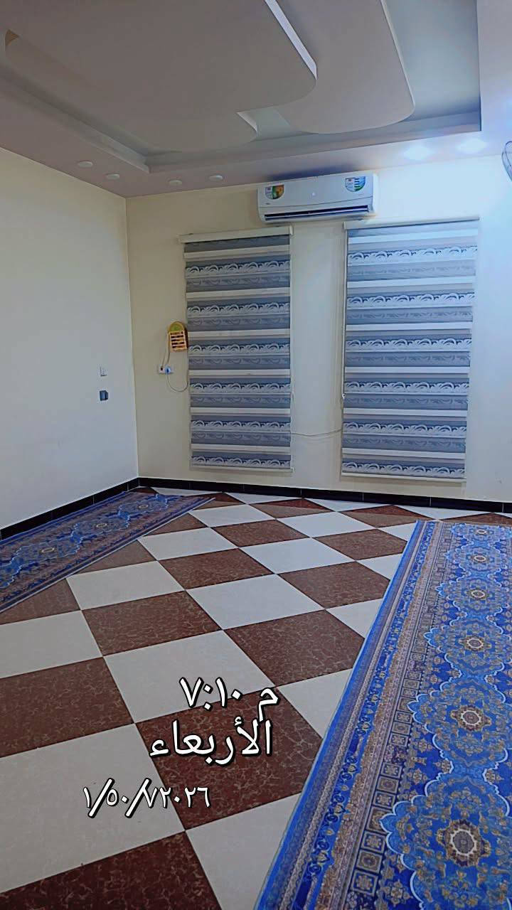 طابو ملك صرف
 تحويل اسهم مباشر بأسم المشتري
بيت حديث بناء درجه اولى بمساحة 225متر طابقين يحتوي ع 5 غرف نوم مع صالتين واستقبال ومطبخ ومجاميع صحيه عدد3 بسعر 190قابل للتفاوض في شارع الحافظ مقابل مجمع فلل الفردوس للاستفسار ***********

نص مكتوب في الصور:
- ٧:١٠ م
- الأربعاء
- ٢٠٢٦/٠٨/٠٥