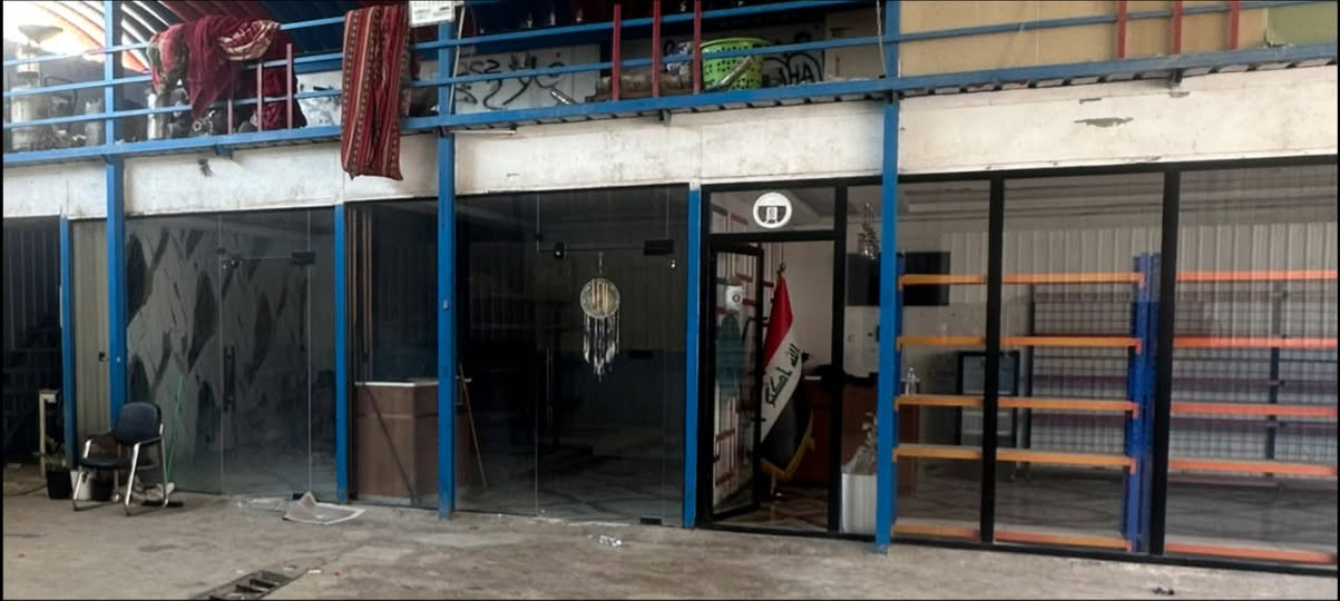 السلام عليكم
عندي جام خانه وقواطع وجام مقطع وباب حمام 
بيع شلع المشروع تعزل وجاهزات مفتوحات جام خانه مكاتب عدد 2 وجام قواطع طول 12متر وباب حمام متر وربع المكان الدوره البوعيثه ***********بيع سريع مفتوح وجاهز بس تحميل
