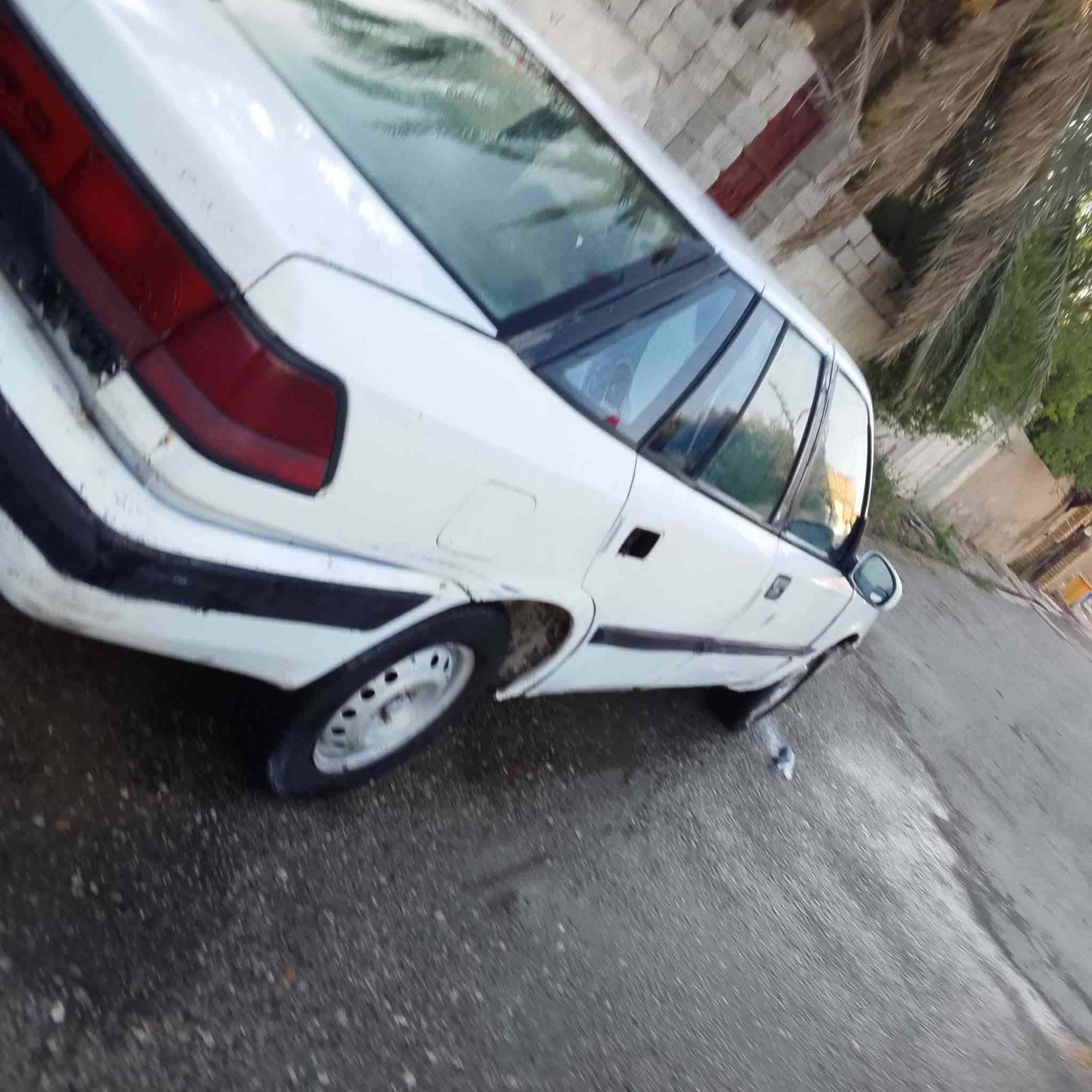 السلام عليكم
سيارة دايو اسبرو سيارة نضيفة خير من الله 
محرك وكير مكفولات السيارة 4سلندر 
رقم انكليزي السيارة باسمي اليريدهة هذا رقمي ***********
مكانهة ديالى
السعر 17 وبيهة مجال
