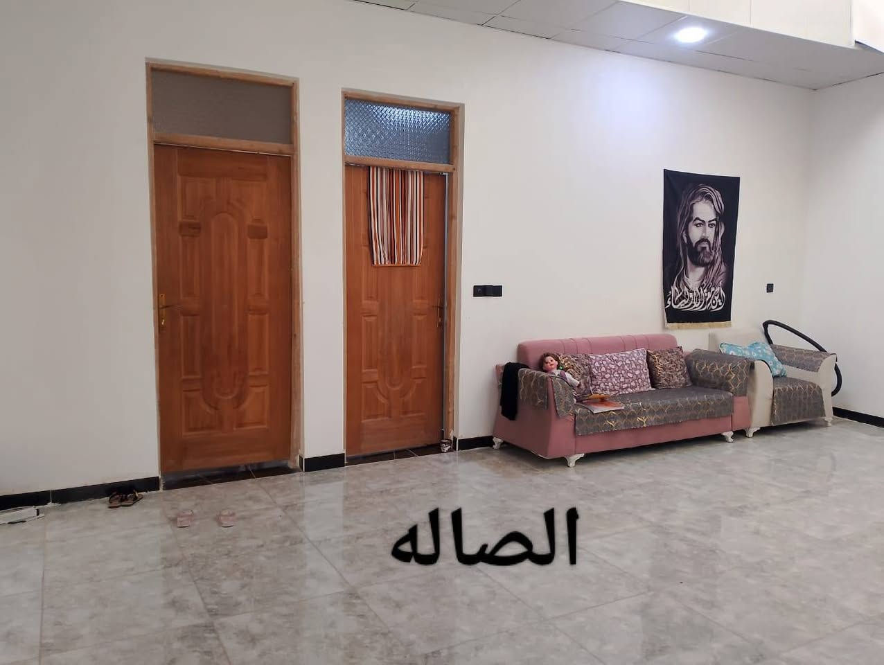 السلام عليكم بيت مع مشتمل  للبيع  مباشر من صاحب البيت 
واجهه ١٨ نزال ٥٠ فرع ١١م يبعد عن الشارع العام ٢٠٠م
بغداد الرصافة عبر الجسر الفرنسي الشارع الجديد السعر ١٣٠ لا ستفسار اكثر  توصل مع صاحب الدار مباشر ***********

