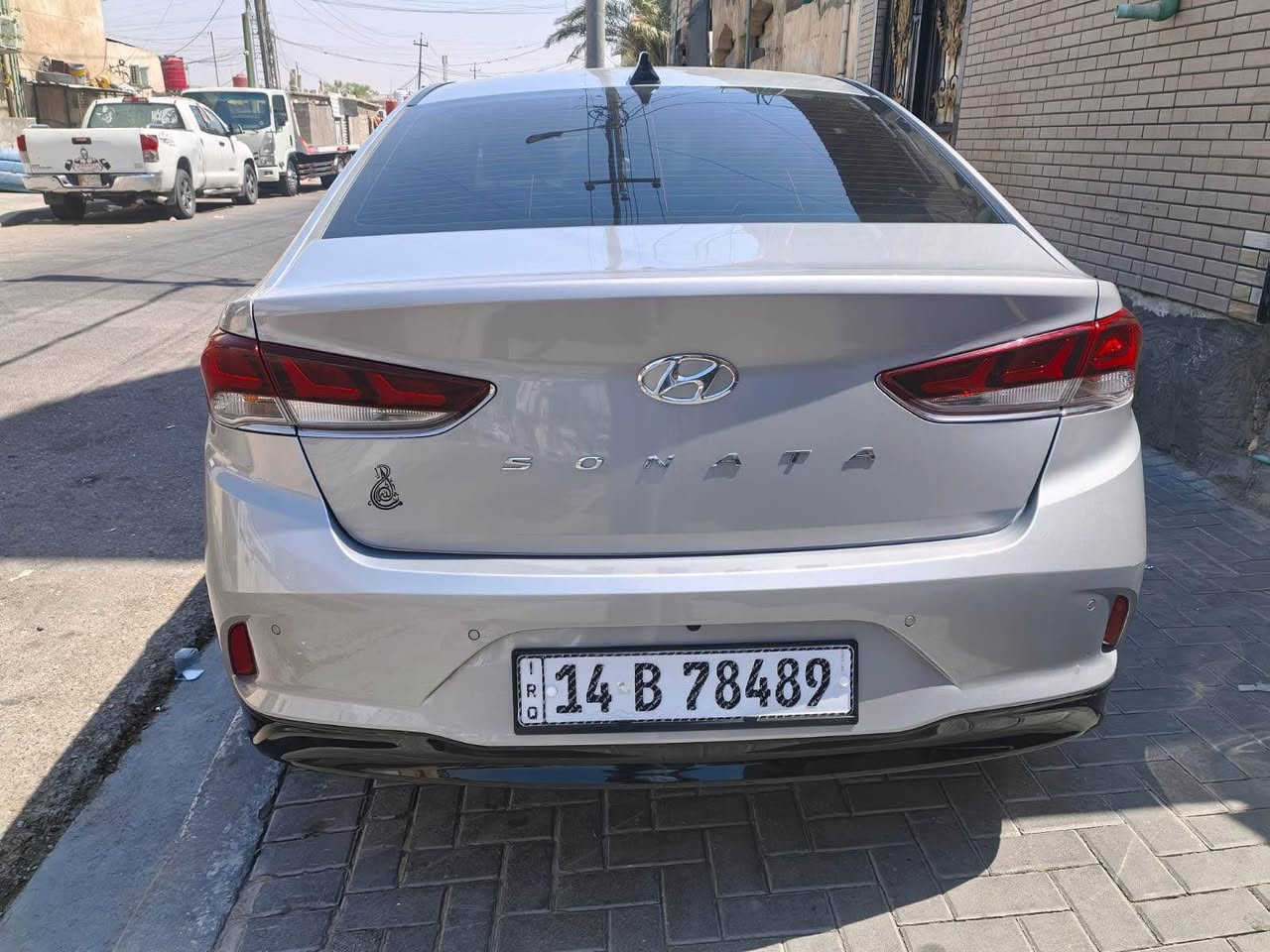 هونداي سوناتا كوري رقم بصره موديل 2023 اصل 
 كوريه بيها رش كوريا قطعتين سيارة جديده كلش

مكينه 2000 بانزين 
سايد بريك بصمه
اوتو هولد توقف ذاتي 
رادار امامي 
رادار تحديد مسار
شاشه وً كاميرا 
كاميرا بلاديه تسجيل الطريق
لدات امامي و خلفي
وبعد بيها هواي موصفات 
فول سيارة بلكوري ما عدا بصمه 
ماشيه 18 الفً
سعر 170 $
*********** البصرة, العراق
