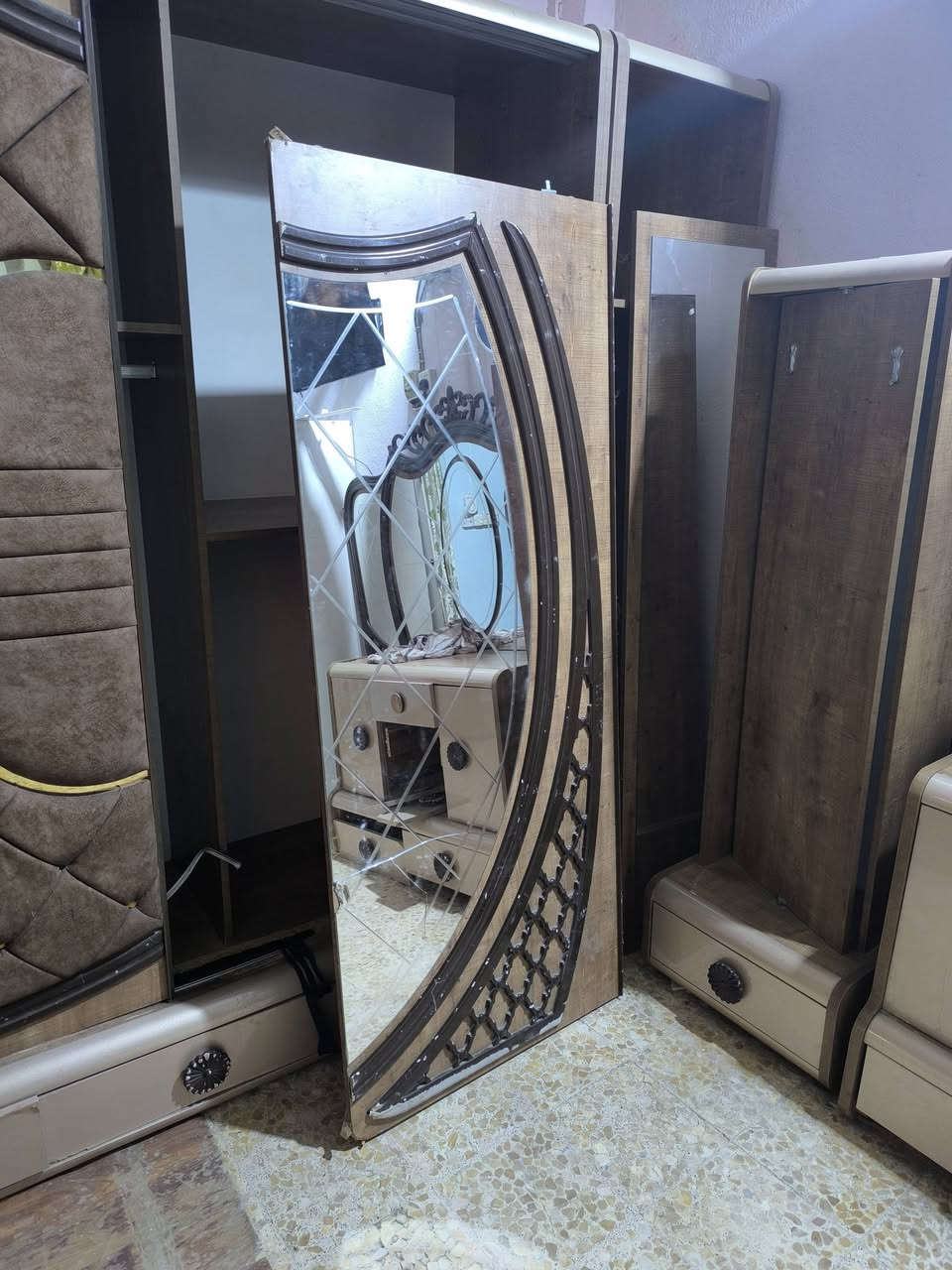 المكان طويريج
قيم بل يرضي الله وخذهن
***********
