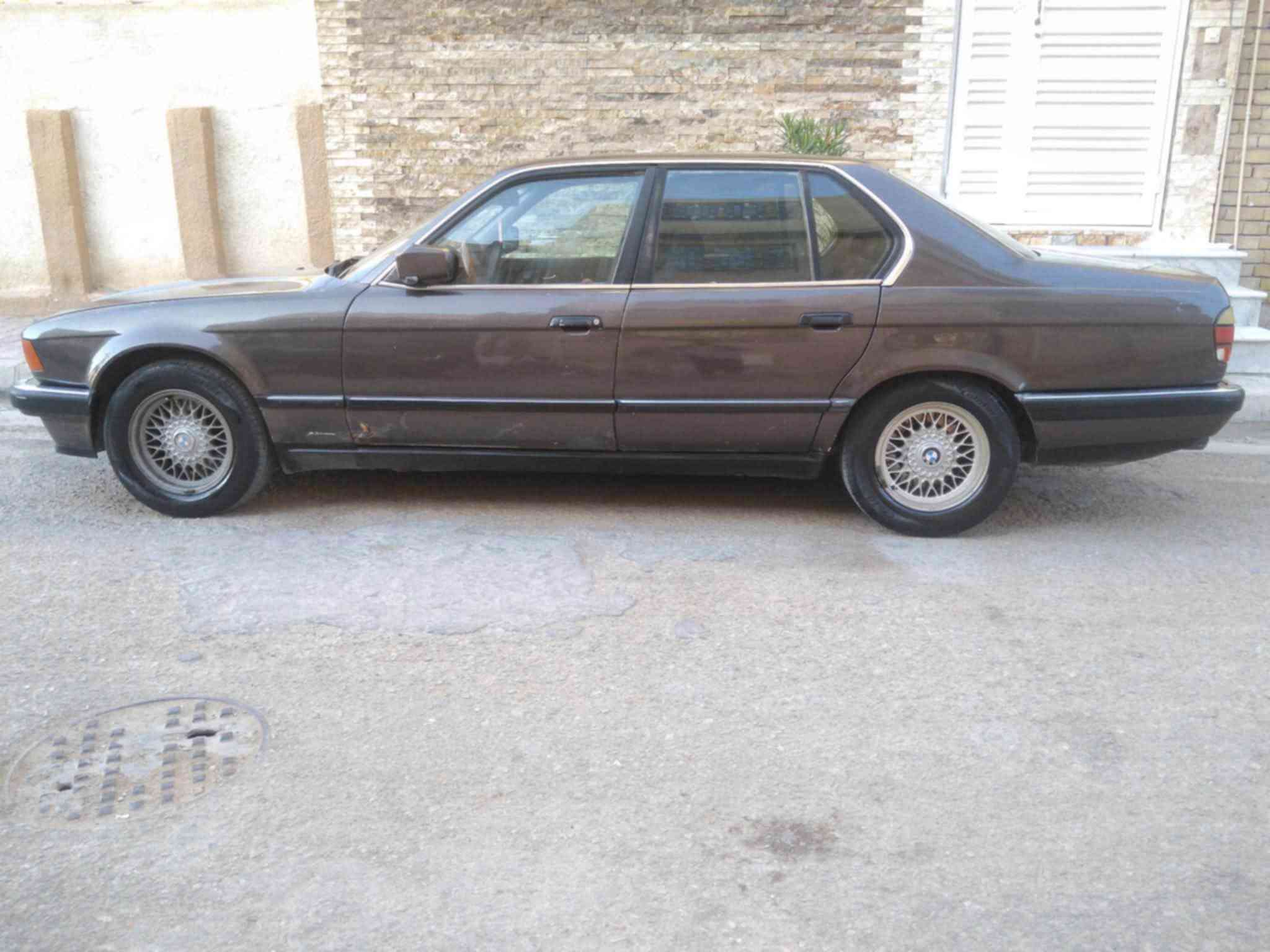 السلام عليكم #مكلف_بالنشر BMW E32
موديل 1989 730i /6 وارد ياباني
السيارة بلاديه
مكينه كير  كفاله لا تنقيص ولا تبخير
ولا حماوه ترايك وين ماتريد
كهربائيات كلها شغاله من الداخل والخارج كلها عله البلاد بوكس الفيوزات عله البلادي ولا جطل بيها
الداخل اسود جلد ميكانيكي نضافه الغرفه 60 بالميه
ويل خليه وسبير خليه زوج تأيرات خلفيه جدد بيها اماميه نص عمر
نوزلات بلكات جدد شديت الهن قبل شهرين
حداديه كامله شديت الها قبل شهرين
ملاحظة اخوان السياره تبريدها بيها مجموعه كامله فقط كمبريسر واكف تتبدل
مصبوغه عام للجماليه
رقمها بابل انكليزي باسمي
سنويه ل30 هزه جديده همين
السعر 45 قفل 40
الشراي يتصل
***********
