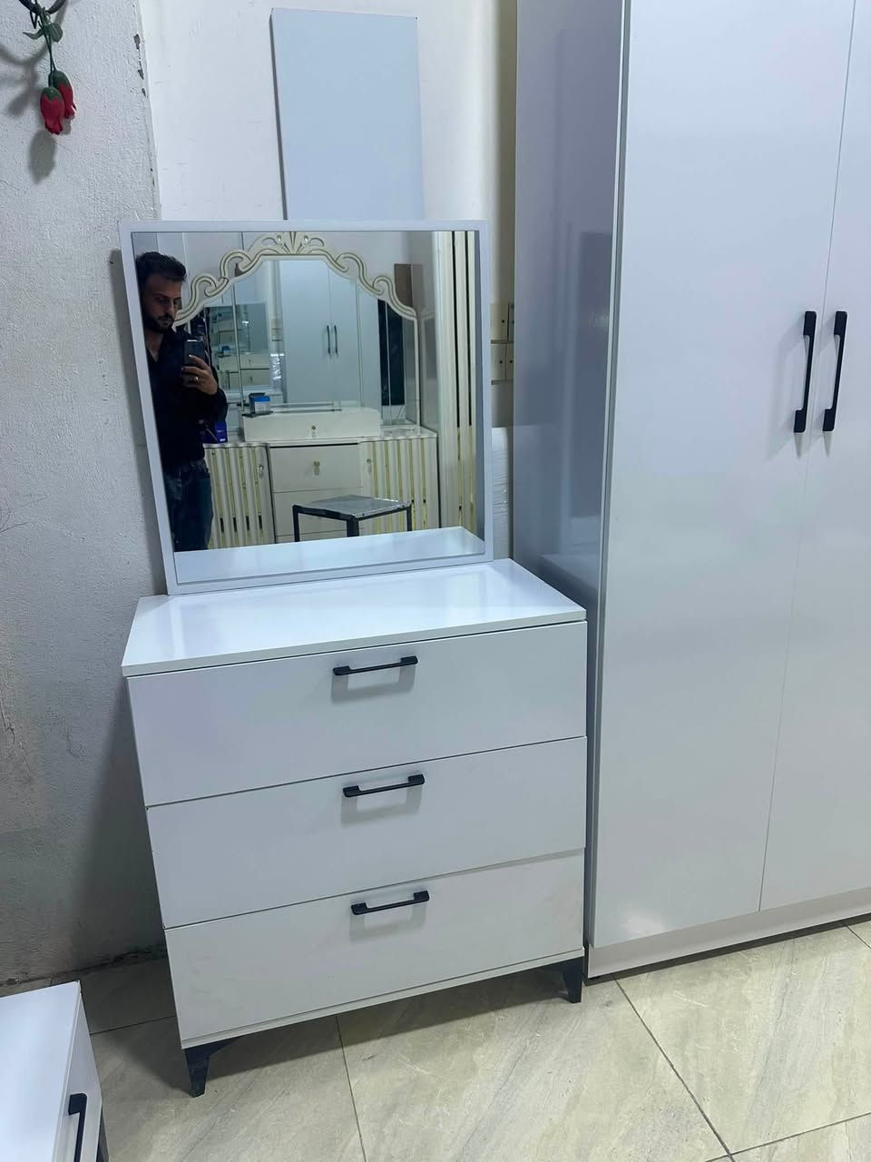 تاقم نوستن دريس روم به كار نهاتو
سيسم  دوو كؤمدي ميزتواليت كنتور 
بئ دؤشه كه به كار نه هاتوه  
نرخي گرنجاوه مال دوسته
په يوندي بكه بؤ نرخ يان نامه بنيره
***********
