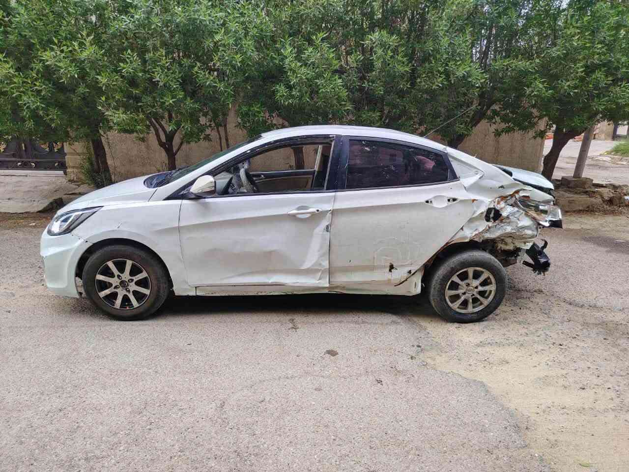 السلام عليكم اخوان مكلف بلنشر للبيع هونداي اكسنت خليجي موديل موديل 2014رقم دولي تحويل مباشر سنوية جديده محرك 1600دوش للبيع على حادثها الحالي السياره شغاله وتمشي السعر 48ورقه للاتصال ***********مكانها بغداد
