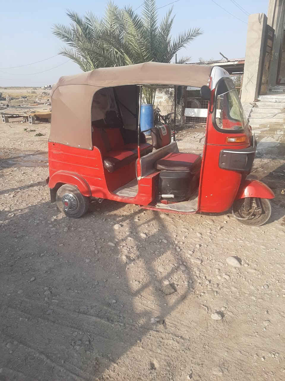 توكتوك • بدون تفاصيل