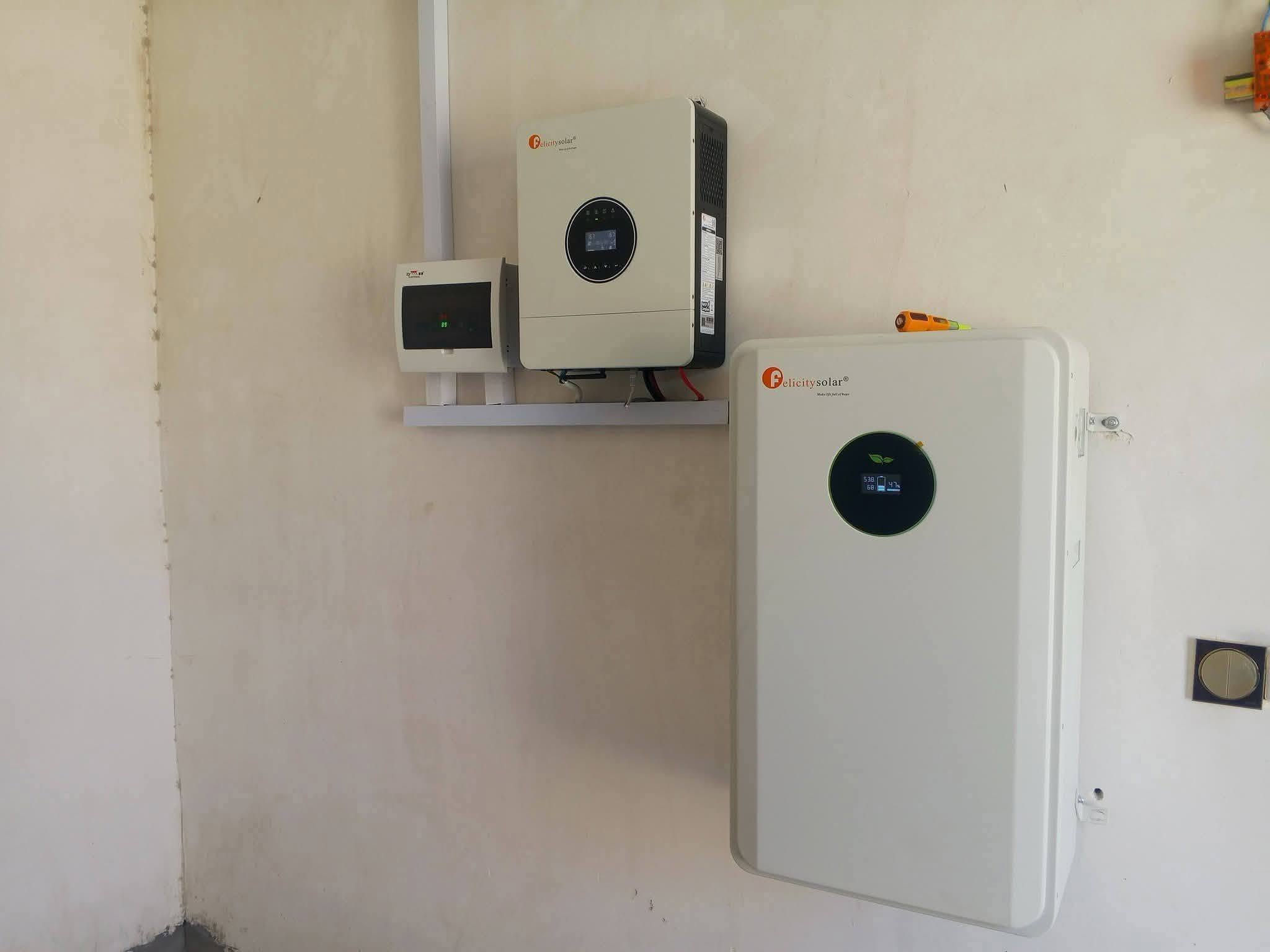 ☀️ عرض خاص من مكتب الشمس للطاقة الشمسية ☀️

1.🔋 طاقة 10 أمبير ليلي + 10 أمبير نهاري

⚡ مواصفات المنظومة:
• بطارية Felicity سعة 10 كيلو واط/ساعة
• إنفرتر Felicity 6kw
• ألواح شمسية X10 لونجي 645واط
• منظومة مصممة لتوفير طاقة مستقرة وموثوقة للمنزل
💰 السعر السابق: 4,000,000 دينار عراقي
🔥 السعر الحالي: 3,500,000 دينار عراقي فقط
🛑العرض الثاني 
🔋طاقه 8 ليلي 10نهاري 
بطاريه 8ك 
انفيرتر 4ك 
الواح لونجي x10 
🔥السعر. 2,850,000دينارعراقي 
🛑العرض الثالث 
🔋طاقه 5ليلي 6نهاري 
بطاريه 5ك 
انفيرتر 4ك 
الواح لونجي x10 
🔥السعر 2,250,000

🛑العرض الرابع 
🔋منظومه 15ليلي ونهاري 
تتكون من 
بطاريه فلستي ١٥ك 
انفيرتر فلستي 6ك 
الواح لونجي x10 
🔥🔥السعر 4,800,000
⏳ العرض لفترة محدودة!
يشمل النقل والتنصيب والصيانة 
ضمان البطاريه 5سنه 
انفيرتر 2سنه 
الواح 15سنه
سارعوا بالحجز والاستفادة من العرض قبل انتهاء المدة.

👨‍🔧 المهندس: عبد الكريم النعيمي
🏢 مكتب الشمس للطاقة الشمسية

📞 للاستفسار والحجز:
______________***********

نص مكتوب في الصور:
- عنونة أذكى .. تركيب أسرع
- Tik Tok Lite
- @user2061818148730