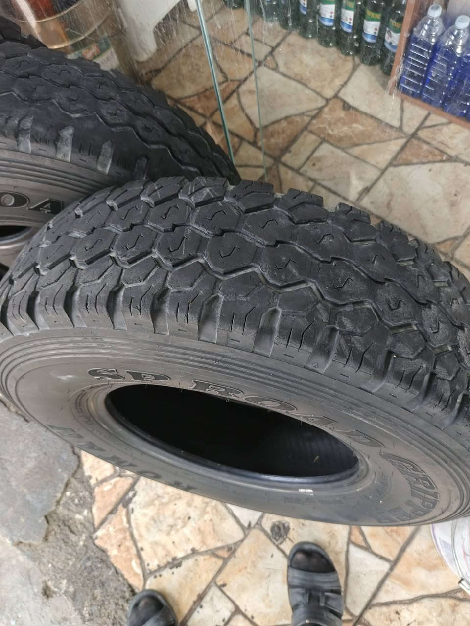 سلاو هاورييان تايه ى رومان قياسى 235/85/16بو فروشتن زور جوان وبى عيبه *********** 3 دانه يه
