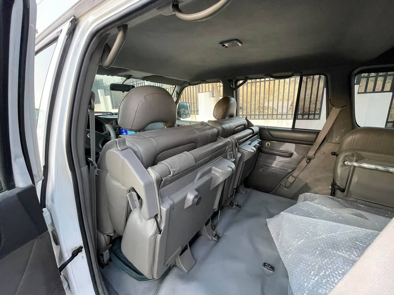 ماشاءالله لە ماڵی هەموو لایەک نیسان پاترۆڵ NISSAN PATROL
مۆدێل/2002 ناوبۆر رقم اصولی تحویل عسڵ نمونە نمونە 

بۆیاخ / یەک پەڵە بۆیاخی هەیە لە وێنەکە دیاری کراوە 

 گێڕو مەکینەی نەکراوەتەوە  هەموو گیانی دەقی بیلادی 

کم/269,000  هەزار ڕۆشتووە کوشنو بەرگە دەرگای بیلادی 

سەنەوی تاوکو 2031 تازەیە بەناوی خۆمەوەیە 

-تایەی -پاتری -ڕۆن -مەرج-هەمووی تازەیە 

تەقیوی نیە هەموو گیانی بەشەرت دەقی بیلادی 

سعر /پەیوەندی بکەن 

***********

نص مكتوب في الصور:
- 2002
- vv