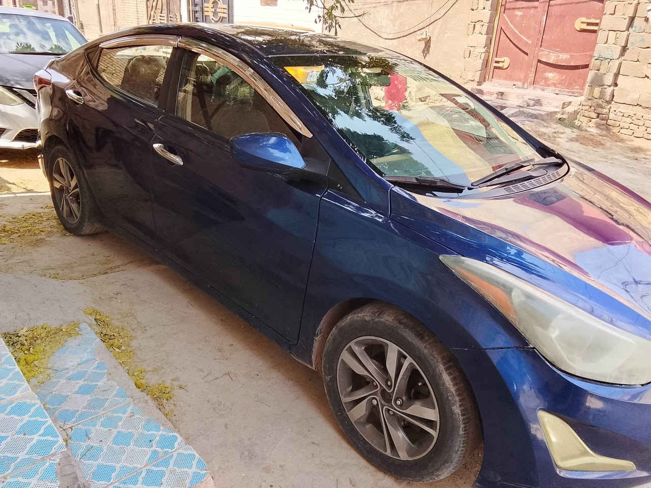 سيارة للبيع موديل 2015  مصبوغه حزام 3 قطع  محرك 2000  السيارة نظيف   تبريد مابيها نقص غاز تفحص سونار السعر 95 وبيها مجال بسيط  للاستسفار الاتصال على الرقم *********** مكلف بالنشر
