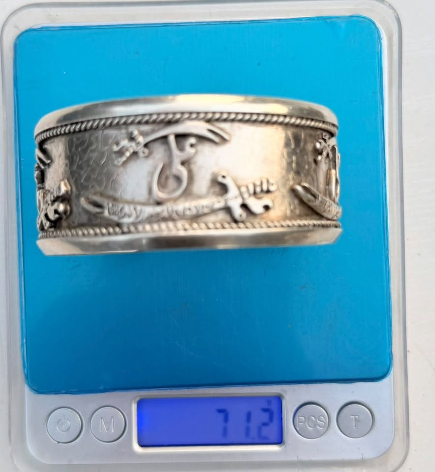 السلام عليكم سوارات ثنين واحد 77واحد71 سعر الغرام 3500حيل نضيفات 

***********
