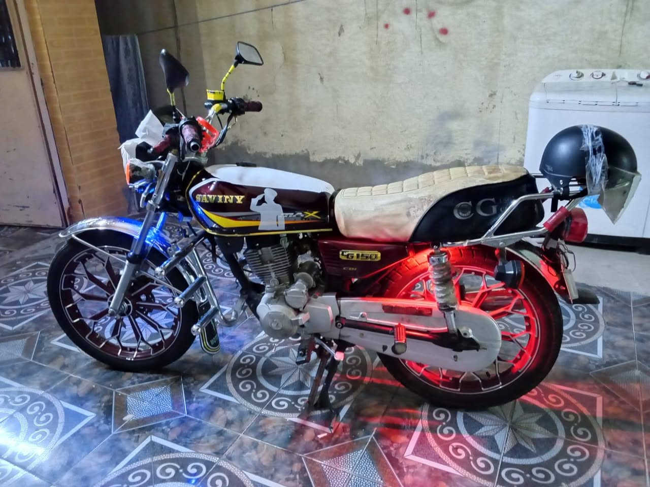 دراجه ايراني للبيع السعر 550 بيه مجال موديل 22 محدث 24 جديده كلش  كهربائيات كله شغاله محرك بلادي عنواني الرمادي للاستفسار على رقم ***********
