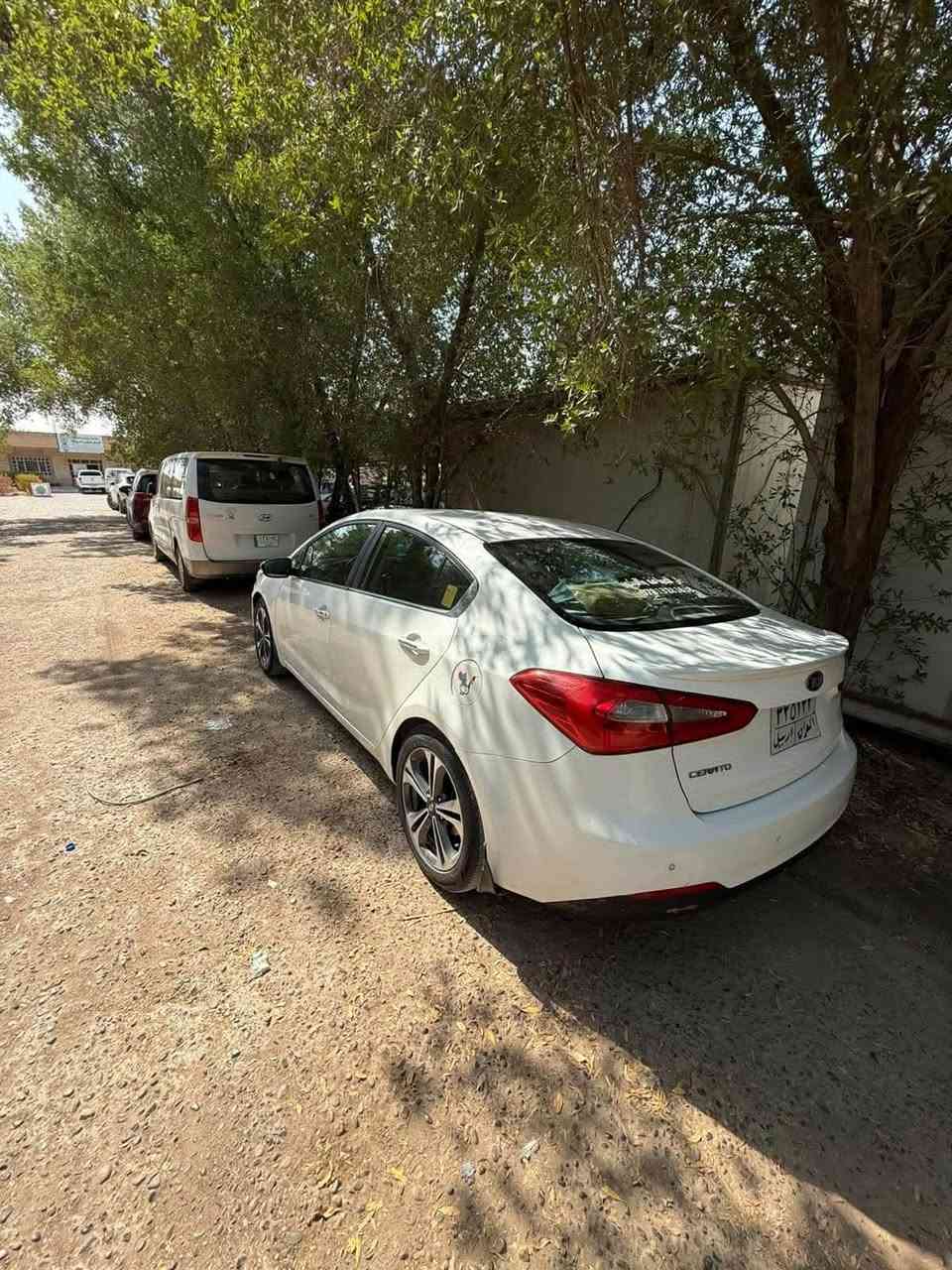 سيراتو فقط مراوس
مديل ٢٠١٣ شكل 14
سياره فول Vip
بيه قطعتين جاملغ امامي + باب وره سايق  بدون دواخل 
سياره اي نقص ما بيه 
رقم اربيل 
تبريد ثلج ❄️ 
مكان النجف الأشرف 
***********
