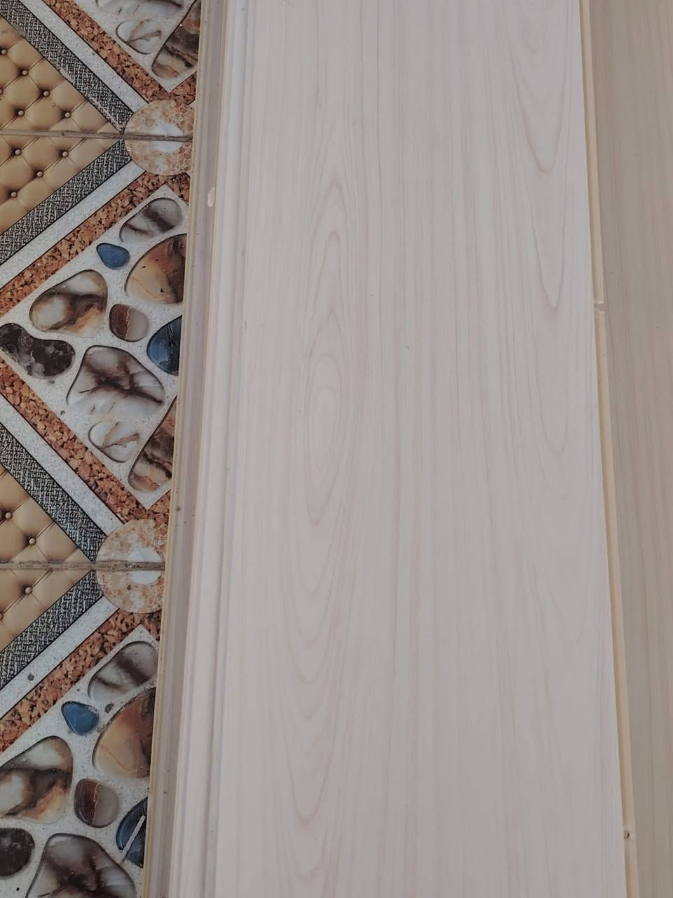 تغليف جدران للبيع طول 290 وقسم منه 3م للاستفار الاتصال على الرقم ***********
