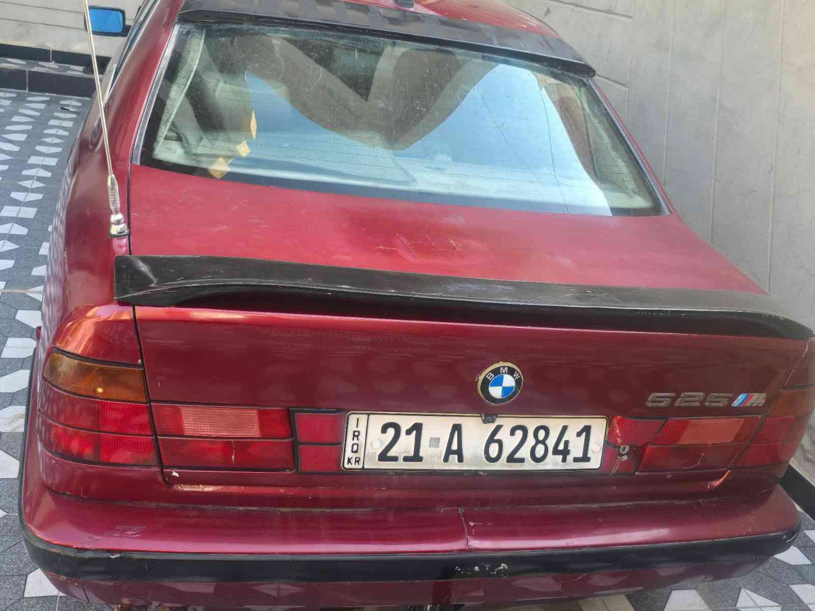 سلامو عليكم بي ام 525محرك مسكر عدل كير أو محرك نضيفات موديل 90 بسمي السياره تحويل ثاني يوم اكهربياته كله شغاله ما بيه اي نقص سياره جاهزه من كلشي داخل مدوشم كنتاره هنه والبيطاين مصروف عليه السياره ما بيه نقص برقي رقمي ***********  52 وبيه مجال الشراي
