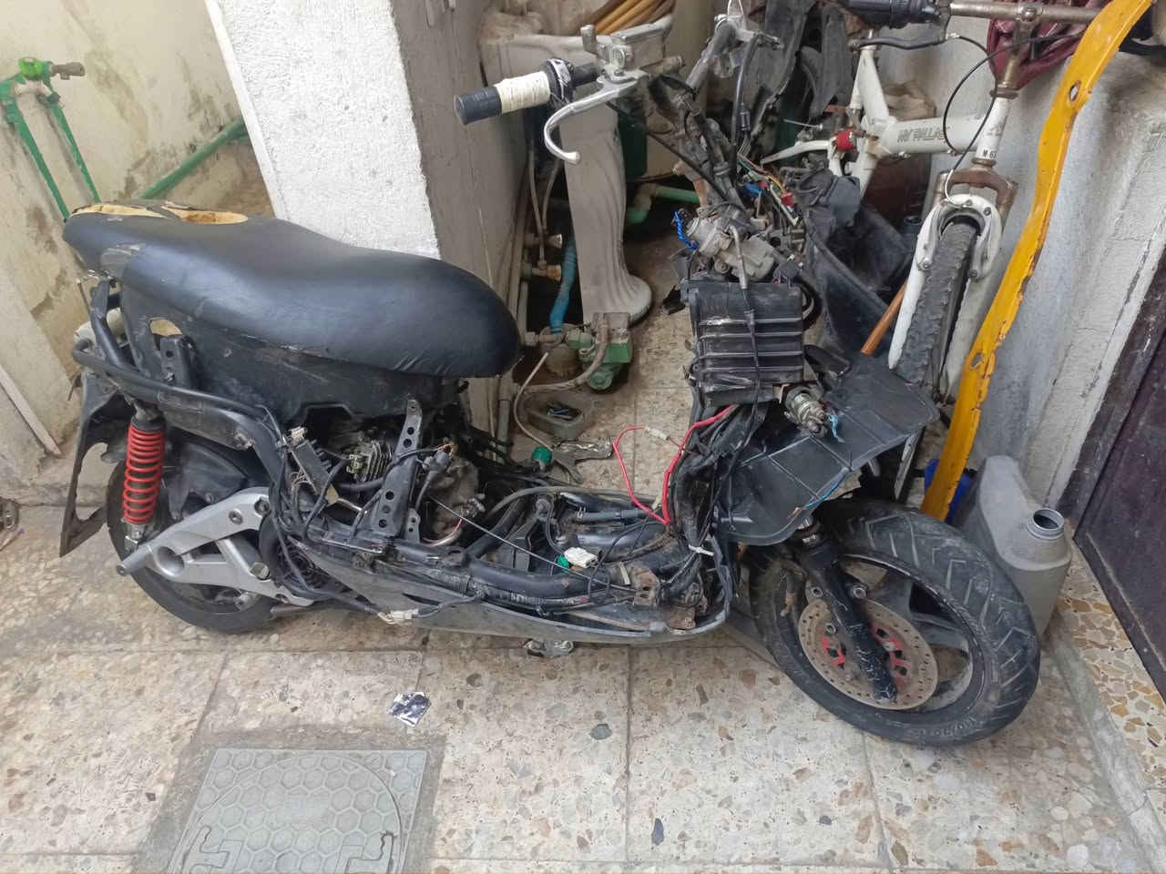 سكنس نثيه ياباني عوزها كفرات بيها كلجات رياضي 
مكينه شغاله نكرة سلف بكل وقت عوزها كفرات 
275 و بيها مجال *********** بغداد مدينة صدر كيارة 
مكينه ما مفتوحه و كبرتبر اصلي مو تجاري بلادييي 
و ضفيرة تخبل كلها بلاديه
