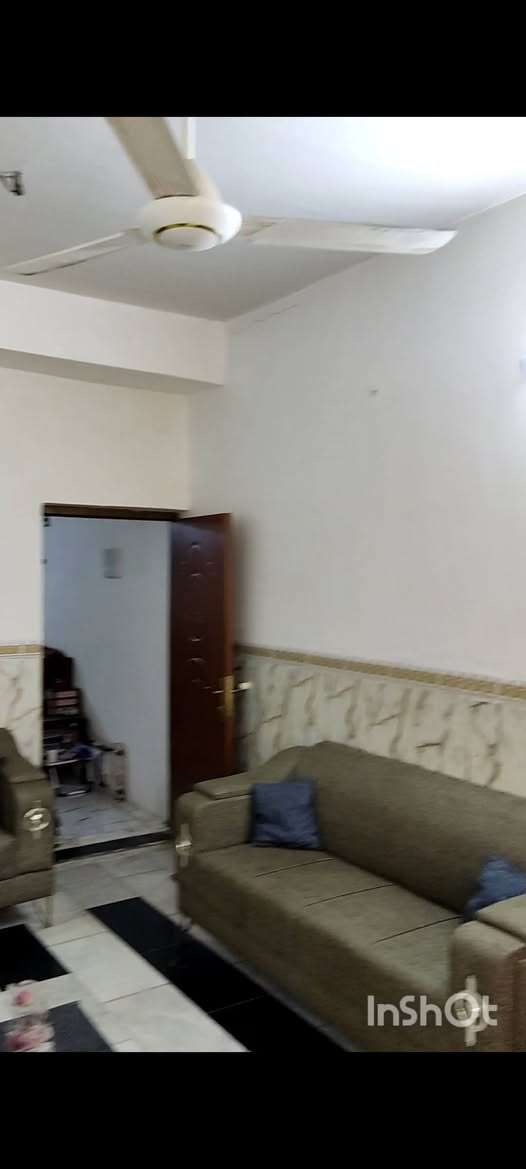 للبيع مساحة بالسند 125متر واقع حال 120متر نضيف جدا مدخلين  3نوم حولي كبير وصاله حمام داخلي وصحيات خارجي وترك على طول البيت موقع ممتاز بغداد الحسينية منطقة ال22 قريب على السوك الثاني 
***********  السعر ب88مليون وبي مجال على الخاص رجاءا بدون كسران  مايعجبك المنشور اعبره والتوفيق للجميع

