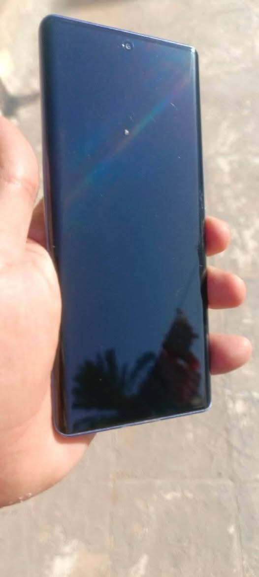 جهاز استعمال خفيف  وتركته زلغ مابي جديد بعده 
حتى لاسق الشاشه الاصلي مال الشركه موجو بي 
اسمه انفنكس نوت 50s فايف جي
شاشة منحنيه مارغبته 
فقط جهاز
توصيل ماعندي 
للبيع مكاني بغداد سعر 250..بي مجال بسيط
*********** راسلني وات ساب وادلل
