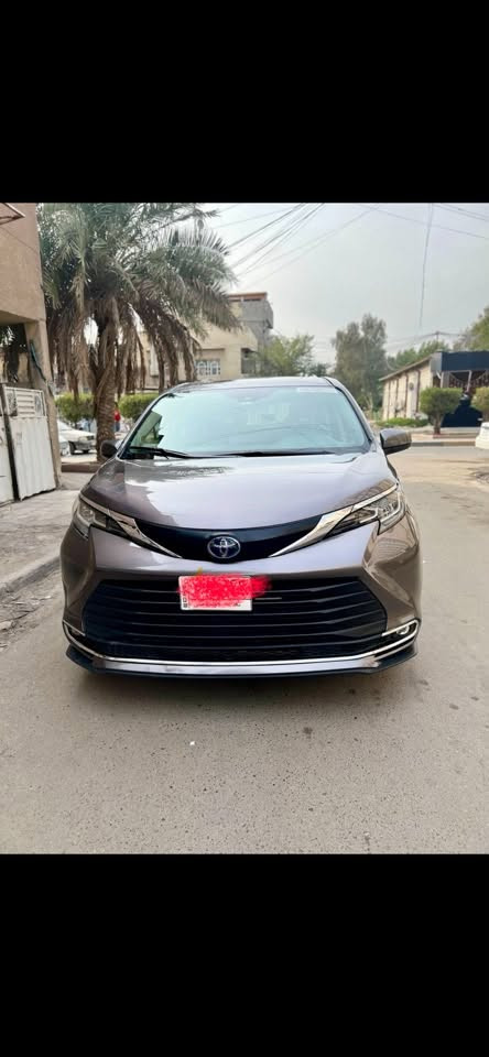 سينا XLE • هايبرد ٢٥٠٠ • ٣٠٠٠٠ ميل