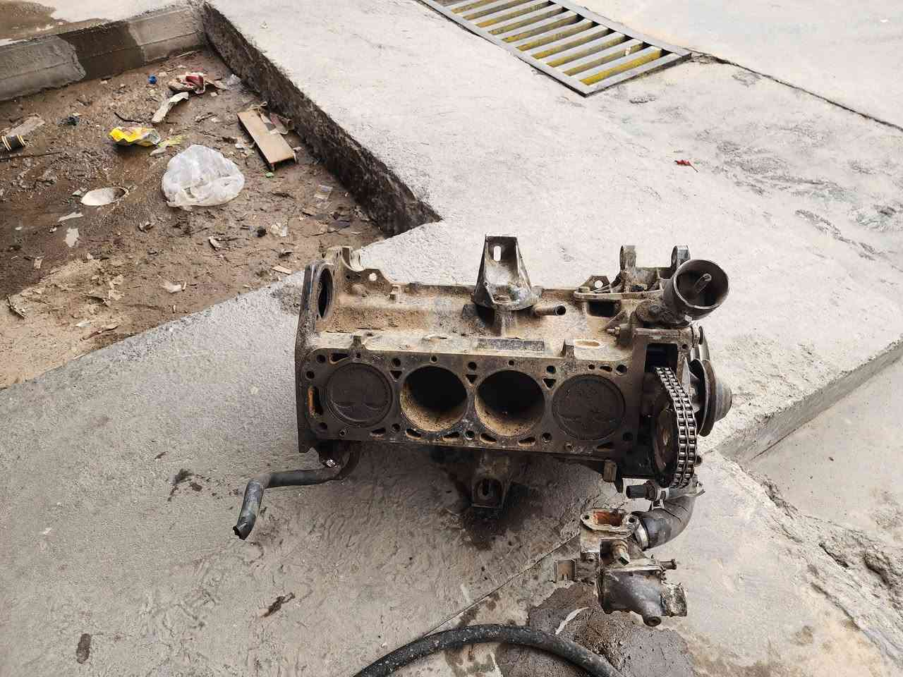 محرك • ٢٤٠٠ • نضيف