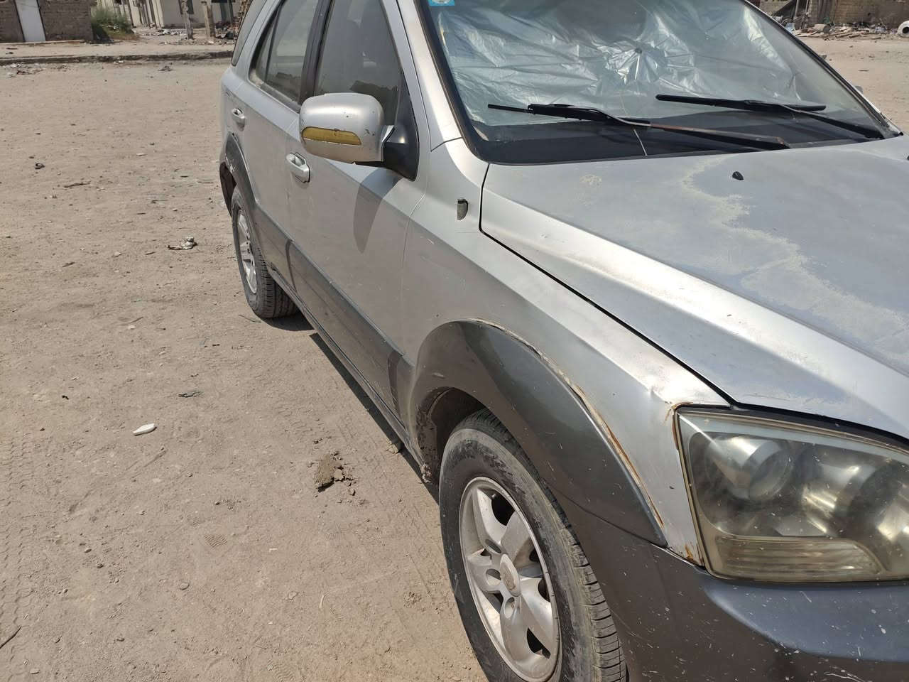 🔥 كيا سورينتو (Kia Sorento) موديل 2007 للبيع [برقم مميز]🔥
✨ الرقم: رقم مميز  ( 4171  - المثنى ) ✨
✅ الملكية والأوراق: باسمنا (تحويل ثاني يوم مباشر).
✅ البدن و الصبغ: صبغ بلاد بيه جراد ، عظمة وشاصي السيارة ممتاز جداً وبدون تخييس (شي بسيط كلش أباب السائق).
✅ المحرك والگير: محرك 3000cc، گير أوتوماتيك .
✅ التبريد والكهرباء: تبريد شغال ممتاز، وكهربائيات كلها شغالة بدون أي نقص.
✅ الملاحظات: تحتاج فقط أدامة بسيطة لغرفة الاحتراق وغسل فقط، وواقع السيارة أفضل وأحلى من الصور بعد.
✅ السعر ٨٣ بيه مجال قليل جدا للشراي. 
📍 الموقع ومكان المعاينة: ذي قار / الناصرية - مركز المدينة (متواجدة حالياً في حي البشائر).
📞 للتواصل (اتصال أو واتساب): ***********
