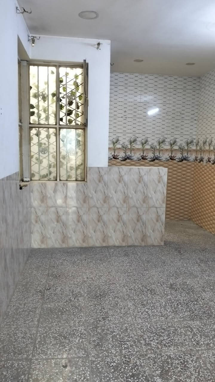 السلام عليكم...
عقار متكون من شقة ومحل للبيع
 مؤجرات حالياً المساحة ٥٠ متر
طابو صرف شارع الجامع قرب ماجد آسيا 
للاستفسار الاتصال او مراسلة واتساب 
***********
