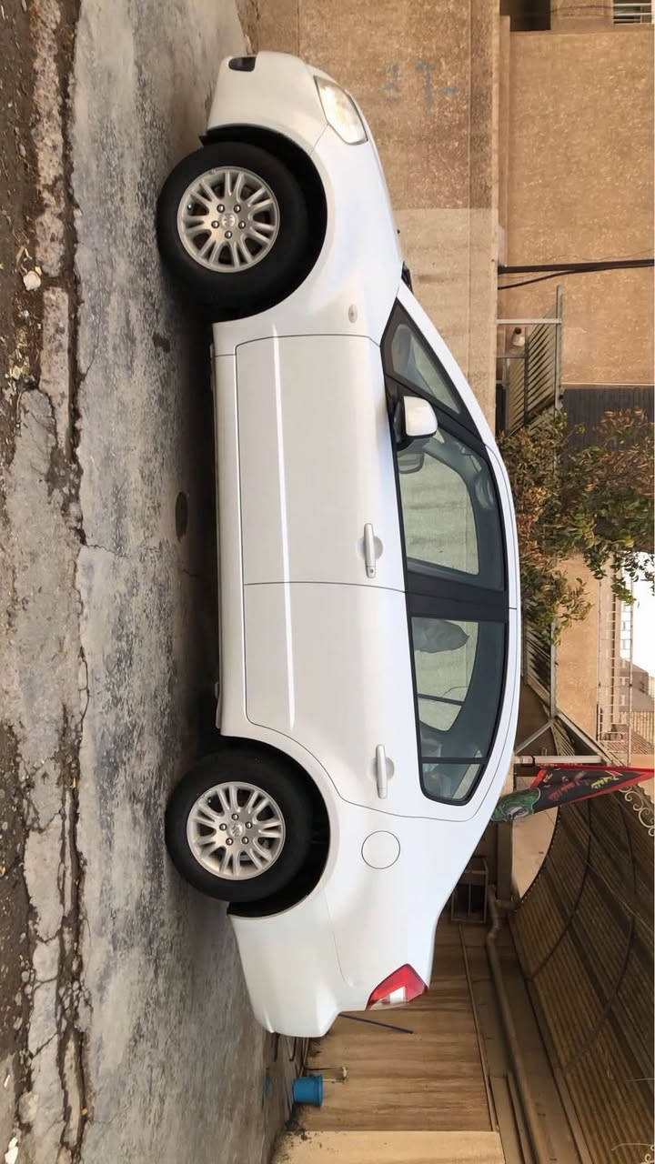 سلام عليكم 
زازوكي sx4موديل 2013 شركة العامة
سيارة جهازه من كولشي تبريد ثلج 
تخم تاير  جديد سيارة اي نقص مابيه 
ماشية 100الف كيلو متر 
رقم بغداد ابسمي
عنوان البنوك 
سعر 85 $
***********
