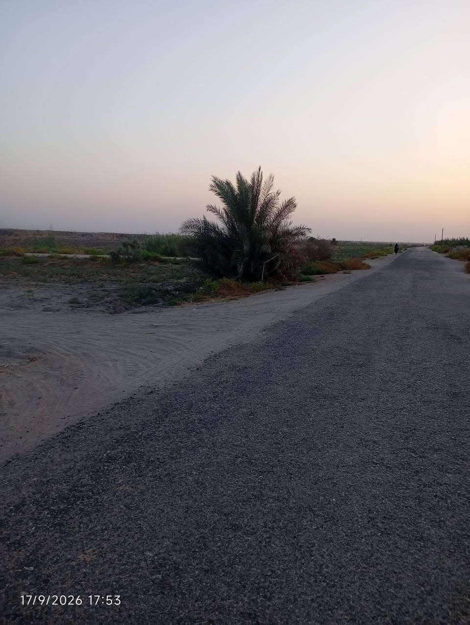 السلام عليكم الأرض البيع قرب ابوروايه تبعد ميتين متر عن الامام ابروايه دونمين ونص طابو زراعي سند 25السعر 40وبيهه مجال كهرباء ماء خدمات موجوده ***********

نص مكتوب في الصور:
- 17/9/2026 17:53
- 17/9/2026 17:52