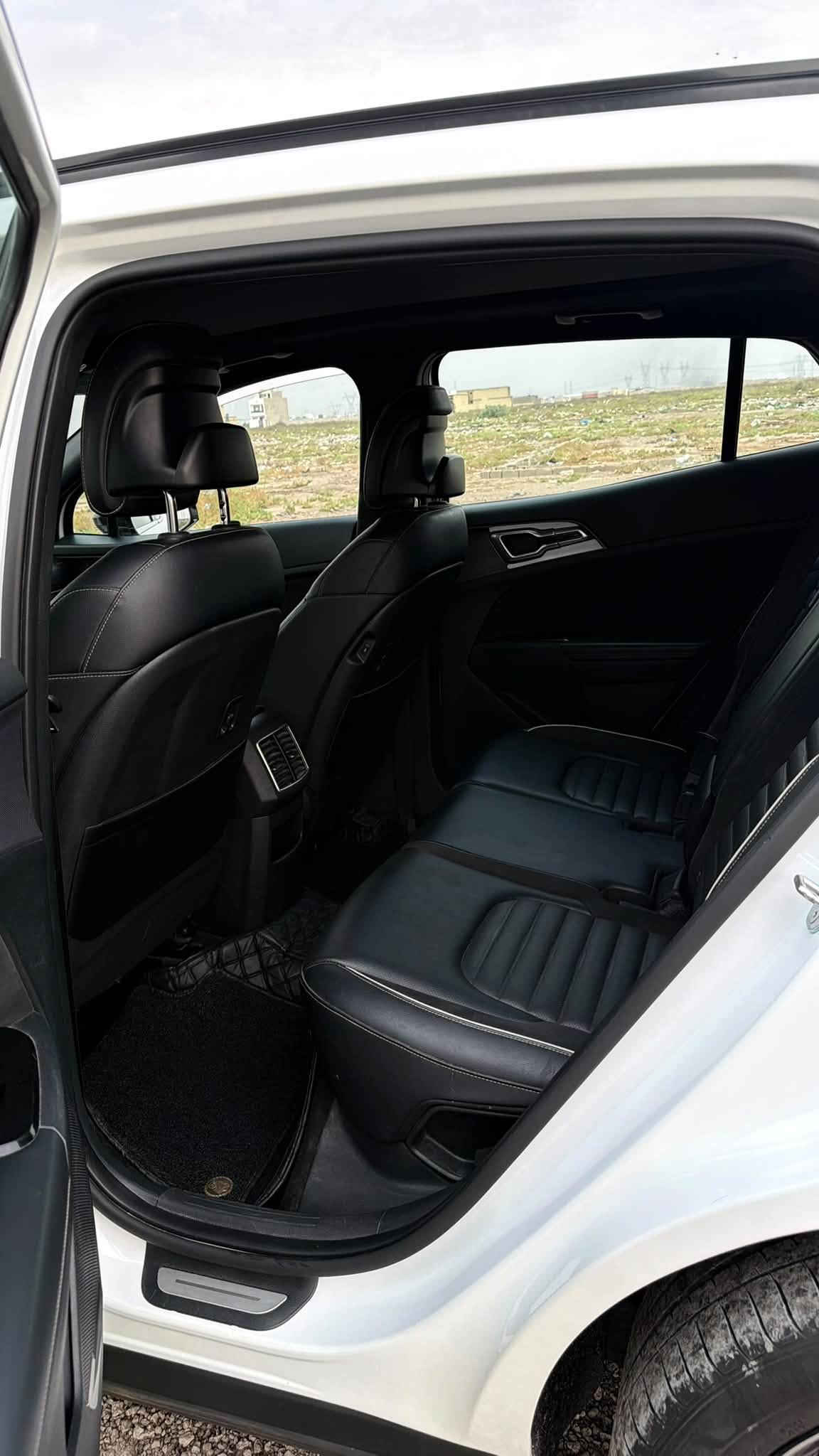 للبيعKia Sportage GT-Line 2024
خليجي
موديل 2024
GT-Line فل أوبشن
السيارة نظيفة ومواصفاتها عالية
الممشى: 30 ألف كم تقريباً
التفاصيل والضرر موضحة بالصور.

السعر: 230 وبيها مجال بسيط للشراي 
للاستفسار ***********
