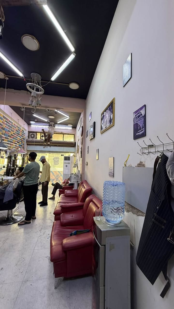 محل حلاقة • ٥ كراسي • التاميم حي الاكراد
