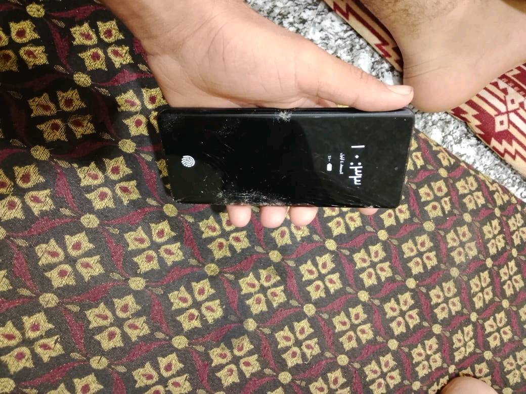 حهاز Honor x9cفقط شاشه جهاز نضيف ومتوازي عليه اريد ابيعه مكاني بغداد الغزاليه