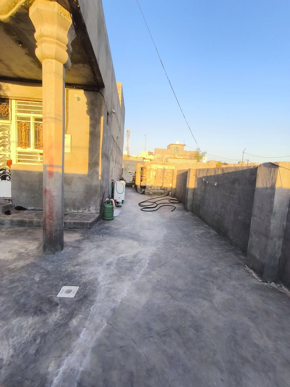 سلام عليكم  بيت طابو حي الوحده قرب الوكيل سليم ابو المواد مساحه البيت 270 متر خطين مي اساله مي بير كافه الخدمات السعر 85 ميلون بي مجال ***********
