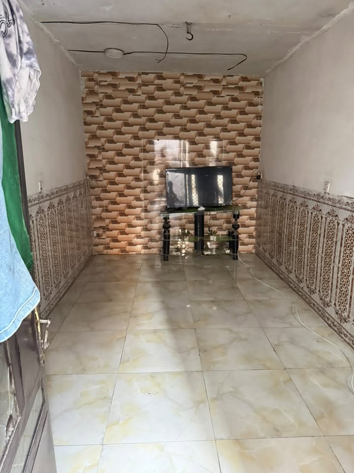 بيت خلفيه 75متر للبيع قاط واحد واذا اكو مرواس بشارع ابل دهن سعره 73وبي مجال قليل ***********

