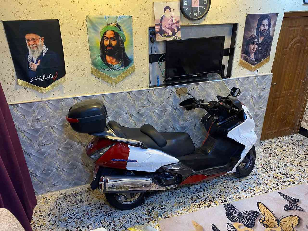 سلفر ونج 400 cc
دراجه مكفوله من التاير للتاير 
ما ناقصهة اي شي 
مكينه عله وضع الشركه 
كهربائيات كلهة شغاله 
تايرات جدد دبلات جدد
اوفر مود 
دشبول نفخ 
شلعه ومعدل 🔴 عل استاند 200 وبل شارع 170 
ترايك لسلمانيه 
دراجه فقط مصبوغه جماليه نضافه الكفر 70‎%‎ 
السعر شراي خابرني وتدلل 
مكان بغداد الشعب 
هـ ***********
