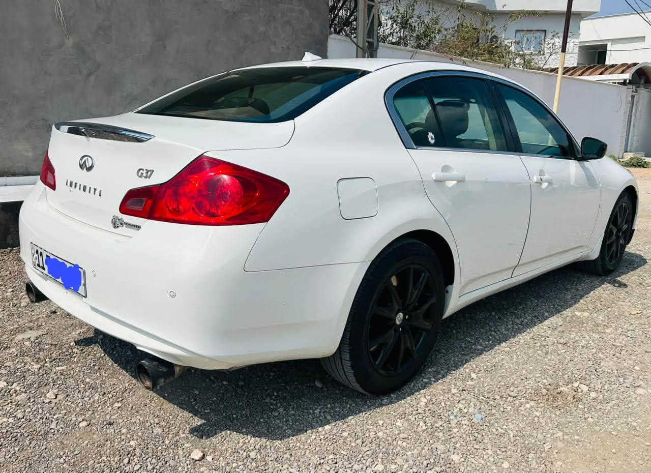 🔥 للبيع / إنفينيتي G37 موديل 2013
 * المواصفات:
   * اللون: أبيض ⚪
   * الموديل: 2013
   * الرقم: بغداد (بأسمي سنوية جديدة )
   * صبغ قطعة واحدة فقط (جاملغ جهة السايق).
   * خاضعة لإدامة كاملة من الدعامية للدعامية عند (حجي حسن المحترم)، السيارة جاهزة ومخدومة بصورة صحيحة.
 * ملاحظة: الفحص أينما شئت، وأي نقص يظهر بالسيارة عند الفحص يتم خصمه من السعر مباشرةً لكون البيع بذمة نظيفة.
 * السعر: (120 ورقة) وبيها مجال للطيبين بصيغة المعقول.

بالعافية مقدماً على الشراي ورزق الحلال للجميع. 🤝🚗

***********
