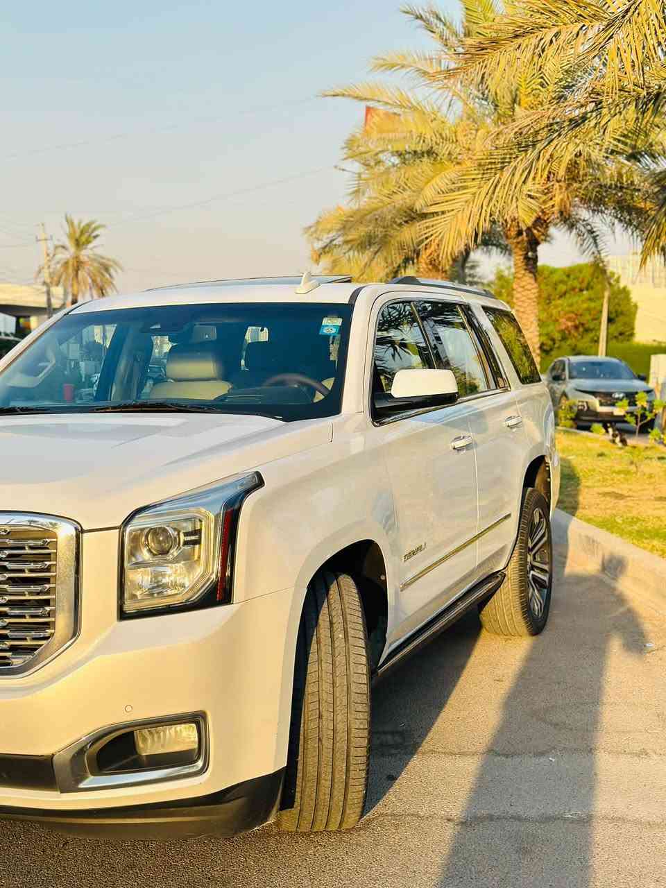 جمسي 2017 امريكي
الفئه: DENALI
المواصفات: 1/1 فووول 
فتحه
بصمه 
جلد 
رادار امامي ⚠️ 
رادار جانبي ⚠️ 
كشن منفصل VIP 
محرك 6200 
دوسات كهربائيه
صندوق كهرباء 
تشغيل عن بعد 
كشن ذاكره 
بالقماره DVD 
سماعات نظام Bose 
شاشه جبيره + قاصه 
ستيرن كهرباء + تدفئه 
داتا شو 
حساس امامي + خلفي 
كشنات تبريد تدفئه امامي + كشنات خلفيه تدفئه
ممشى السياره 148Km الف قابل للزياده

وارد امريكي حادث قبغ جنطه و بارد جاملغ خلفي 
رقم بغداد الجديد ب اسمي تحويل ثاني يوم 
مكاني بغداد سعر 330 للاستفسار ***********
