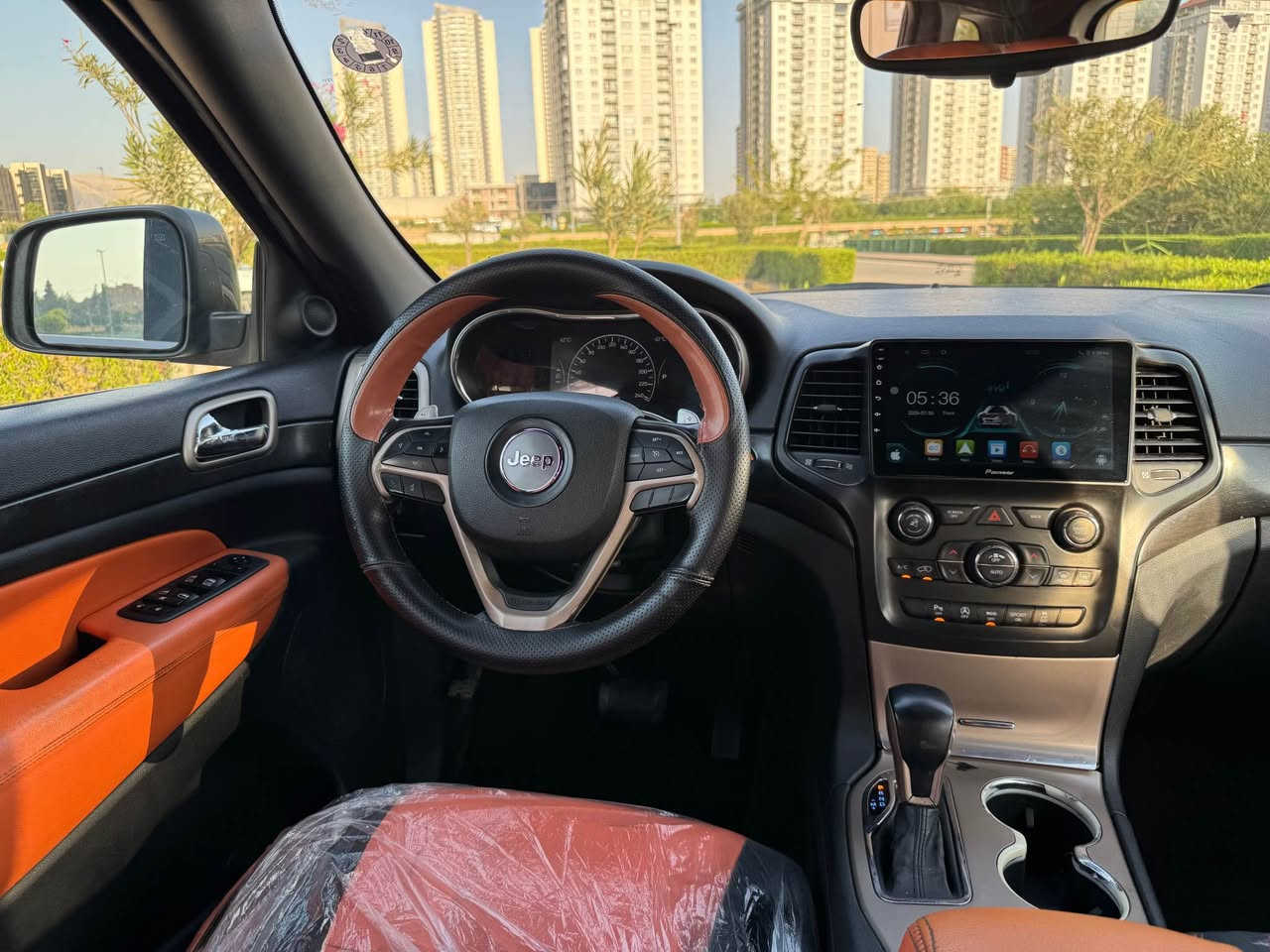 كوردی / عربی 
‎بسم الله الرحمن الرحيم

Jeep LARIDO 2017 black top 4X4

تەنها بۆ فرۆشتنە ئاڵوگۆڕ ناکەم
سەیارەیەکی مناسب  و بێ کێشە 
مەکینە ٦ پستۆن ی ٨ گێڕ  و دەبڵ ئەکسل
گێڕ و مەکینە و تەبرید و کارەبایی بە شەرت
پێشو دوای تازە داگیراوە و چوار تایەی تازەی لە ژێرایە
سەنەوی بەسەرچوە و بە ناوی خۆمەوەیە 
136هەزار میل ڕۆیشتوە 

نرخ 💵(( 165 ))💵 وەرەقە و معامەلە 

مواسەفات : 
بەصمە و شاشە و کامێرا و پلاجکتۆر 
کوشن جلد پرتەقاڵی و کارەبا 
مۆدی سپۆرت و ئیکۆ و نۆرماڵ 
سوکان جلد و ڤۆلیۆم و گێڕی سپۆرت

1C4RJFAG3HC909007 رەقەم شاصی

 لای سەکنی بۆیاخە کەمێک ناو دەرگای دواوەی گرتوە 
٢چاڵی هەیە و  پشت و پێشی کەپسە 

ڤیدیۆی کاملی سەیارەکەم لایە کڕیار داوا بکات

📍شوێن سلێمانی 

***********☎️
ڤایبەر و واتسئاپی لەسەرە 
—————————————————-
للبيع فقط 
جيب لاريدو موديل ٢٠١٧ بلاك توب 4X4
سيارة عمليه و جاهزة و سعر مناسب 
محرك ٦ سلندر و گير ٨ نمر و فور ويل
گير و محرك و تبريد و تحويل و غرامة بشرط 
سنوي ساقط و باسمي تحويل مباشر
ماشي ١٣٦ الف ميل

سعر 💵(( ١٦٥ )) 💵ورقة و بيها مجال بسيط 

مواصفات لاريدو معروف
بصمة و شاشة و كاميرا و حساس
كشن جلد و اللون برتقاليه و كهربائي 
ستيرن جلد و فوليوم و گير سبورت
نضام سبورت و ايكو و نورمال

رقم شاصي: 1C4RJFAG3HC909007

سيارة بجم امامی و خلفی کبس
 بيها صفحة سكن صبغ و شبر  داخل باب 
و بيها ٢ رسعة  عندي فيديو كامل سيارة شراي آطلب 

📍مكان : سليمانيه 

***********☎️
فايبر و واتساب موجود السليمانية, العراق
