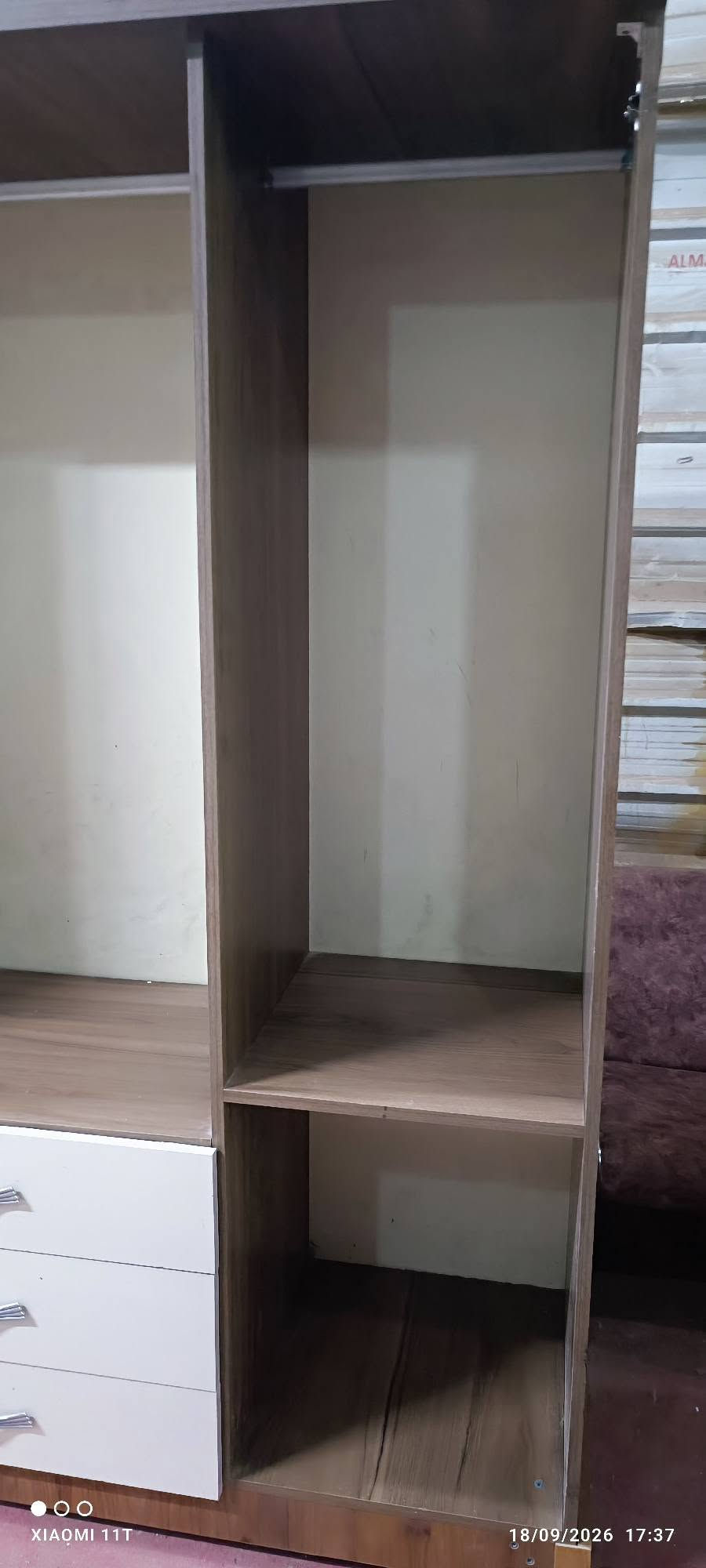 كنتور ٤ باب ماركه قياس العرض ١٨٠ نظيف جدا 
***********

نص مكتوب في الصور:
- XIAOMI 11T 20/10/2023 19:30
- XIAOMI 11T 18/09/2026 18:12
- XIAOMI 11T 18/09/2026 17:37
- 18/09/2026 17:37