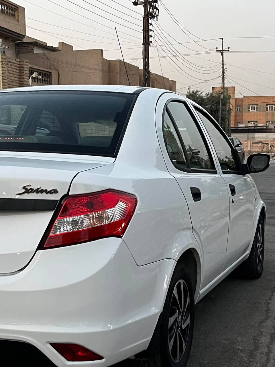 @ساينا ٢٠٢٠
مكفولة كفالة عامة فقط الدعاميات مصبوغات اثر تكشير
ماشية ٦٨ الف السيارة جديدة بمعنى الكلمة على وضع الشركة 
كير عادي
جام ٤ كهرباء
كشافات
صدر جديد
تخم تاير جديد
كهربائيات ولا جطل كلهة بلادية
اي كلوب بالدشبول ممأشر
ويلكب كروم
تبريد ثلج
حساس خلفي
دواخلهة جديدة جداً بلادية كلهة
مكينة وكير مكفولات حتى من الفتح
السعر ٥٨ وبيهة مجال بسيط
لمعلومات اكثر الاتصال بالهاتف *********** 
مكاني بغداد حي الاعلام
السيارة باسمي رقم بغداد الدولي هزة جديدة بغداد, العراق
