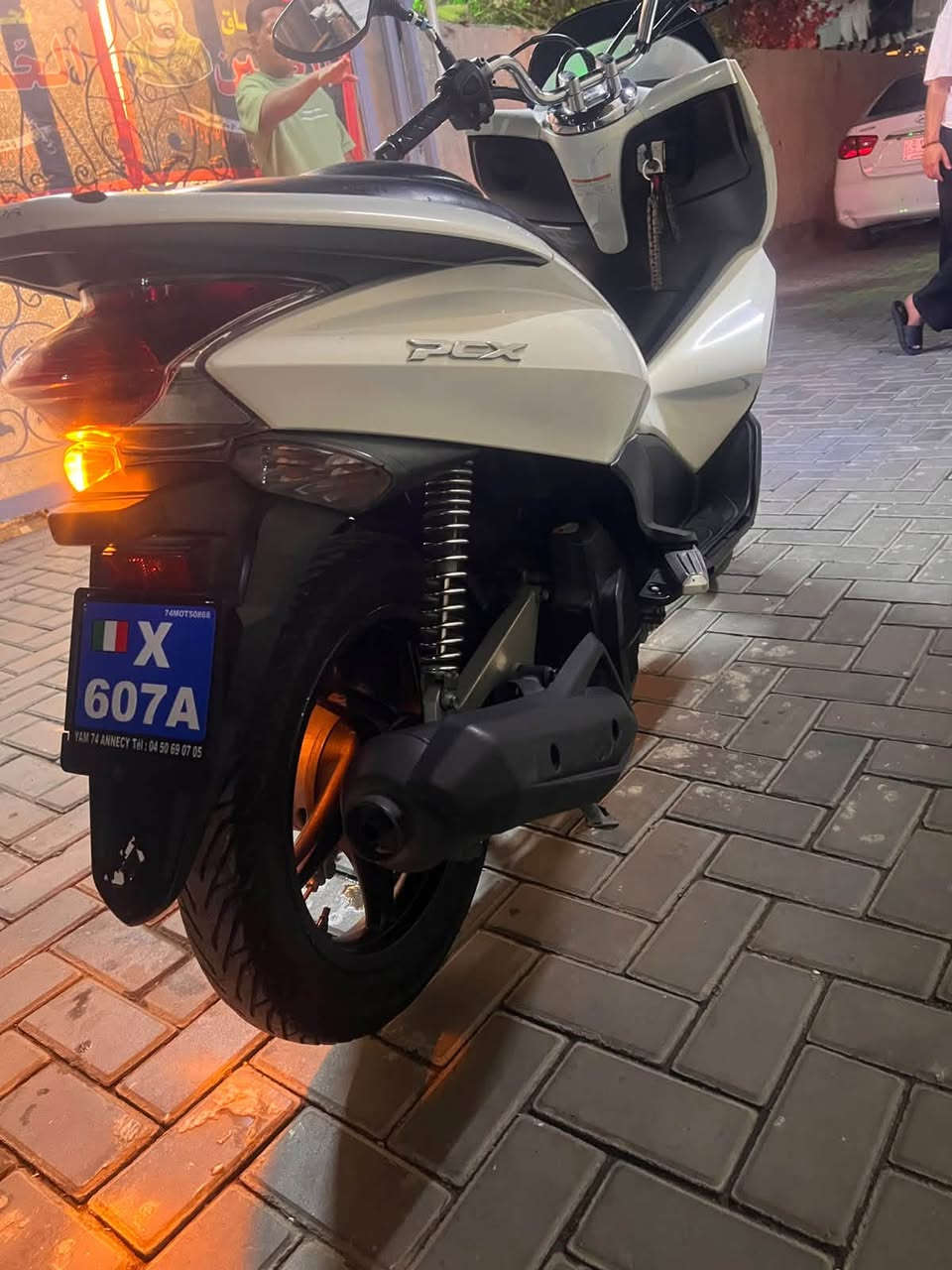 السلام عليكم PCXجيل اول مكينه 125ممفتوحه بلاديه نضيفه مابيها اي نقص فقط الترايش موجودات بس يرادلهن فايبر ليط تعبانات ودكمه كلوب نكره سلف بكل وقت السعر مليون و200 وبيها مجال العنوان بغداد جامع النداء متواجد خاص او للاتصال ***********
